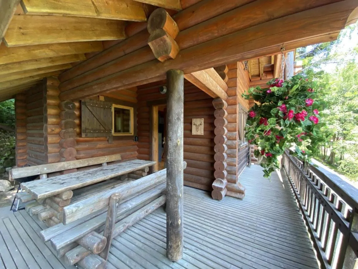 Off site in LE GRAND CERF Chalet en rondins avec SPA Jacuzzi