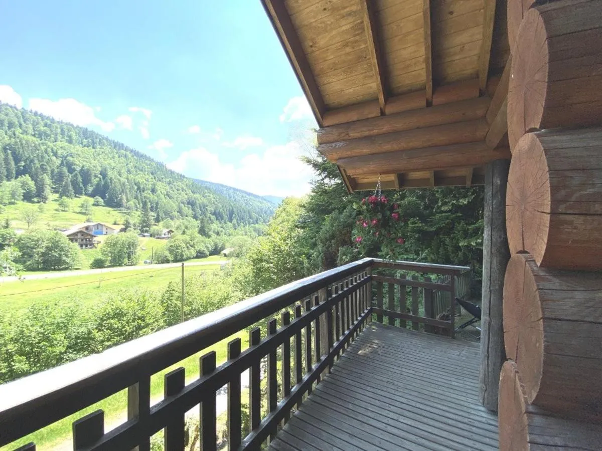 Off site in LE GRAND CERF Chalet en rondins avec SPA Jacuzzi