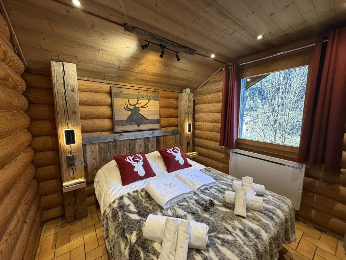 Bed in LE GRAND CERF Chalet en rondins avec SPA Jacuzzi