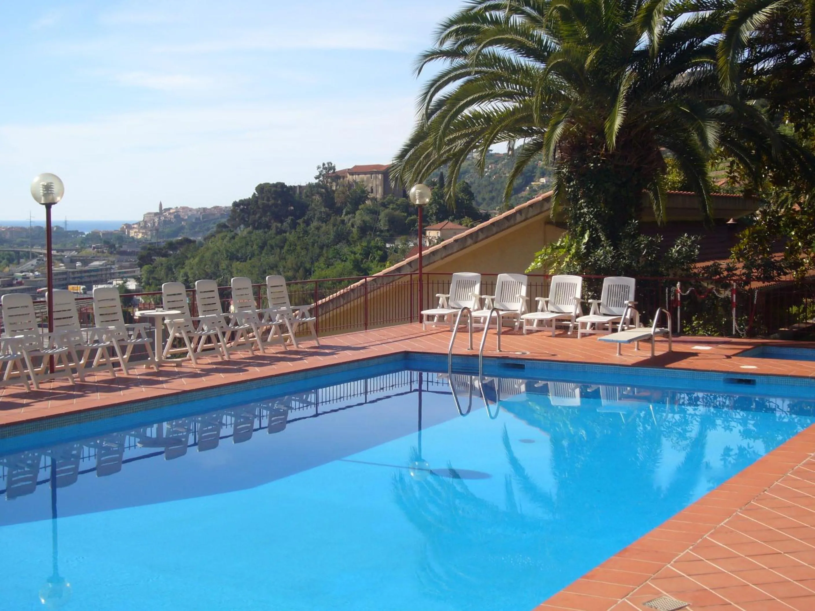 Swimming pool in Residence Green Park