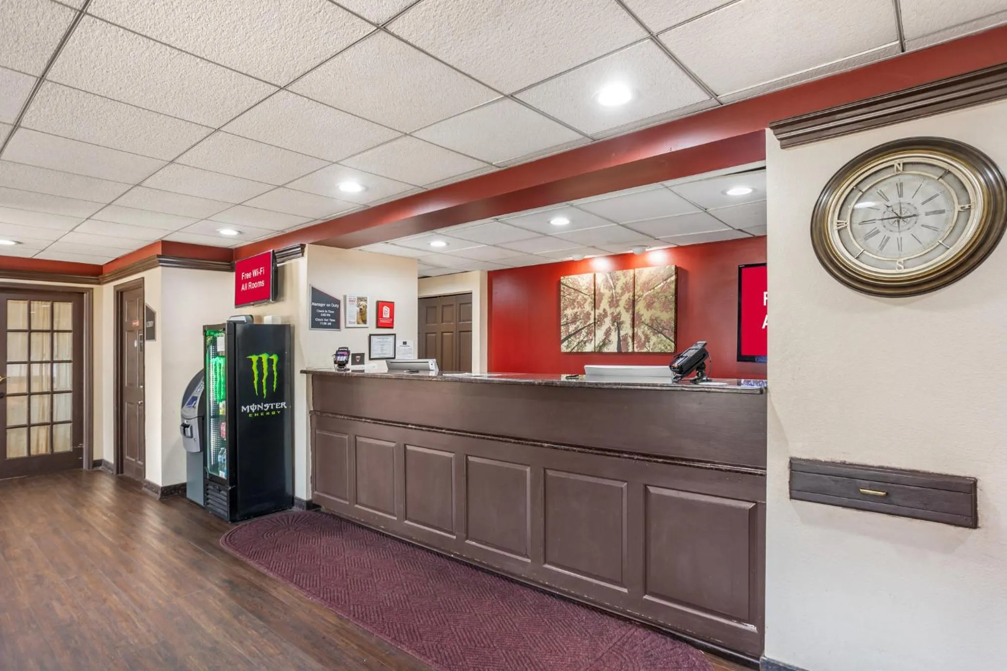 Lobby or reception in HomeTowne Studios by Red Roof Lancaster