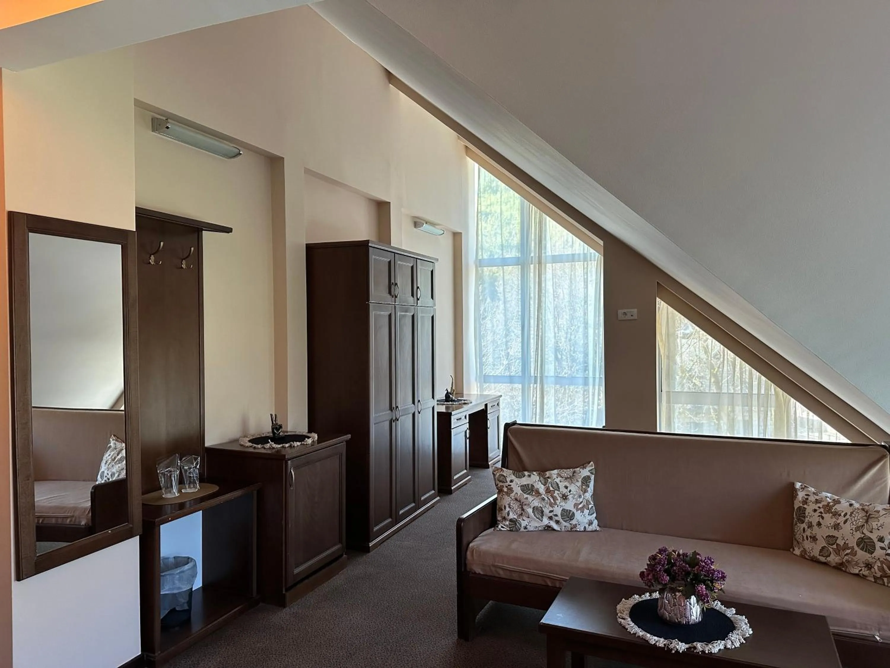 Text overlay in Hotel Monte Rosa