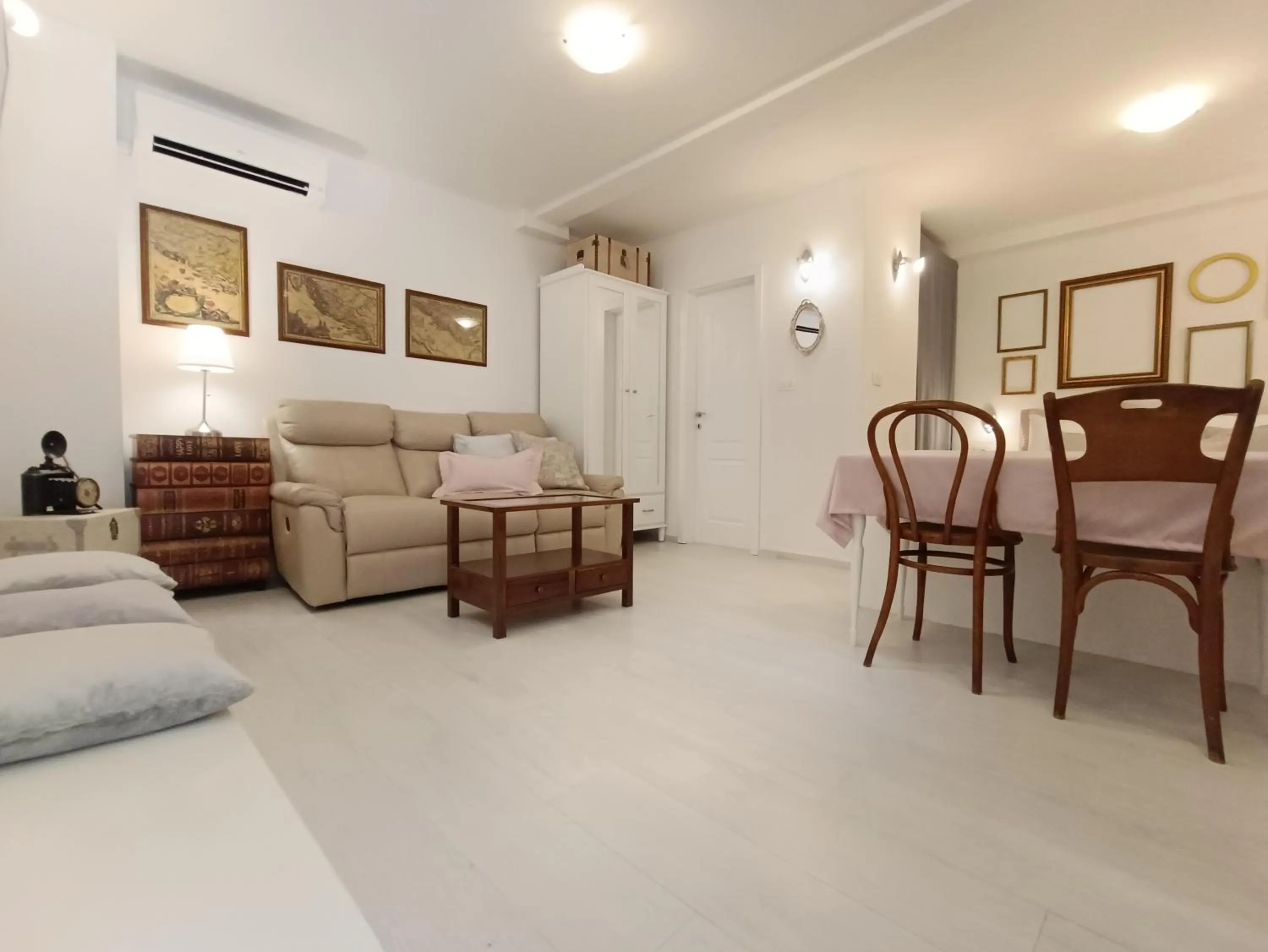 Living room in Summer Dream Studio
