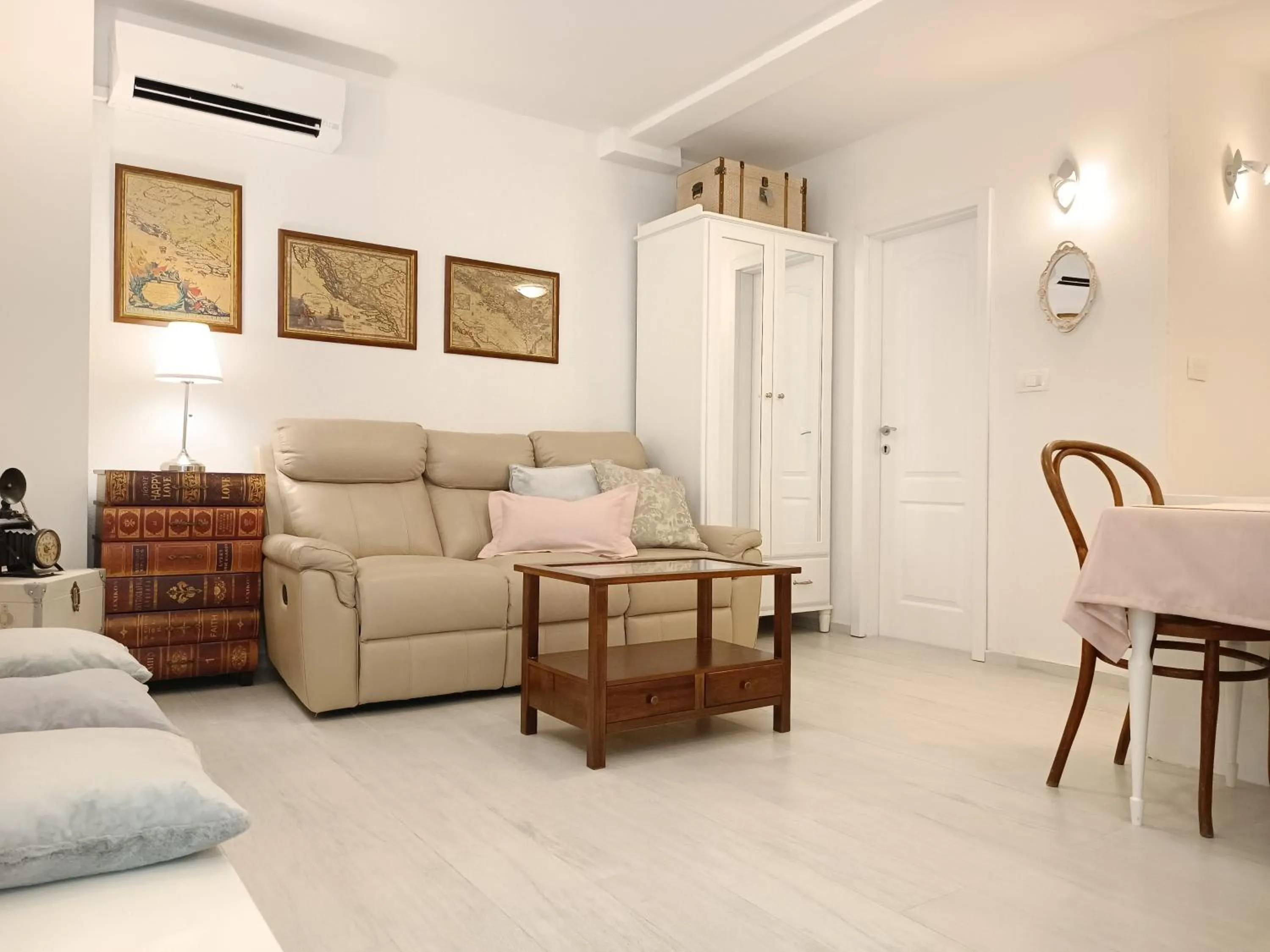 Living room in Summer Dream Studio
