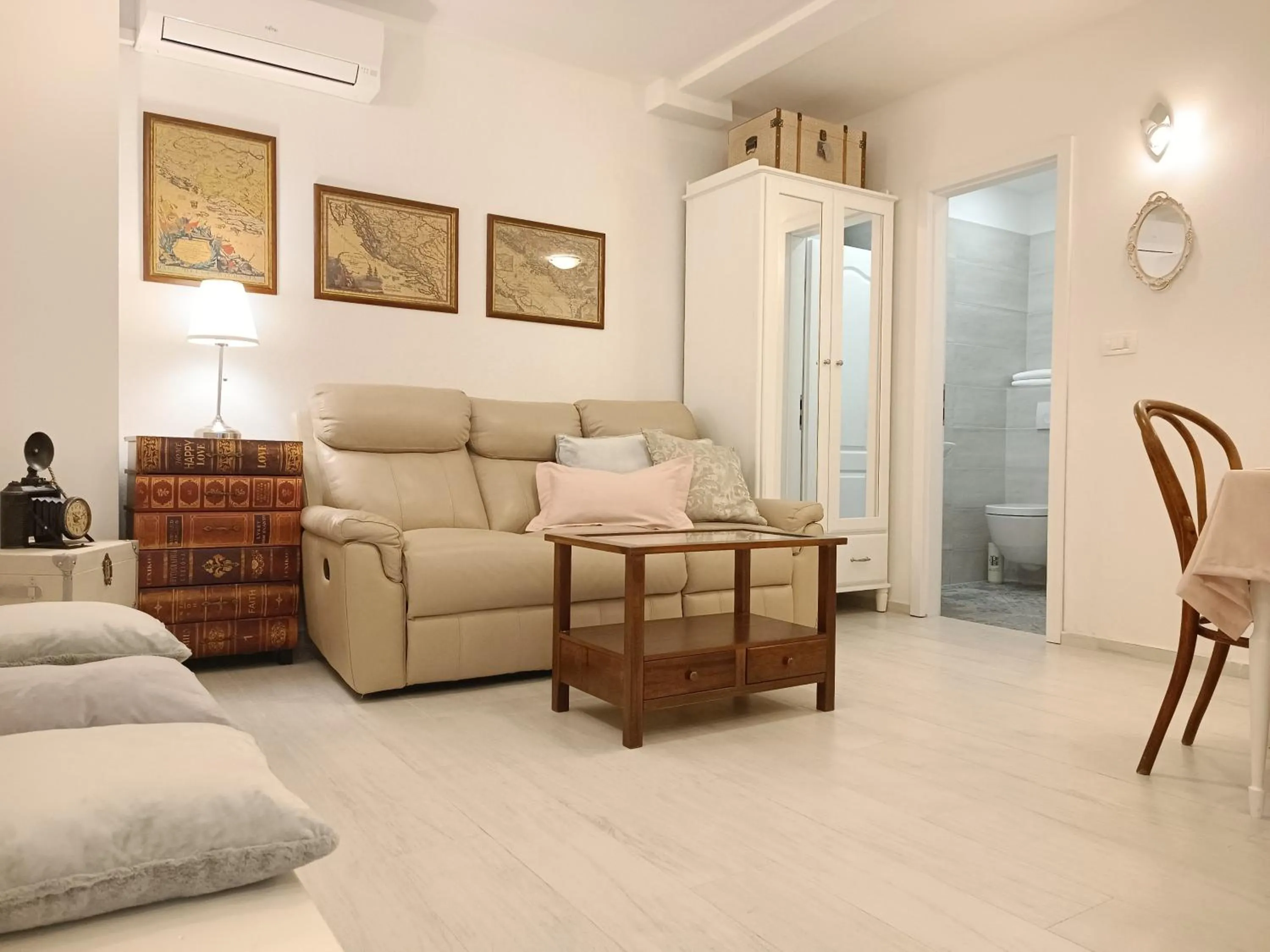 Living room in Summer Dream Studio