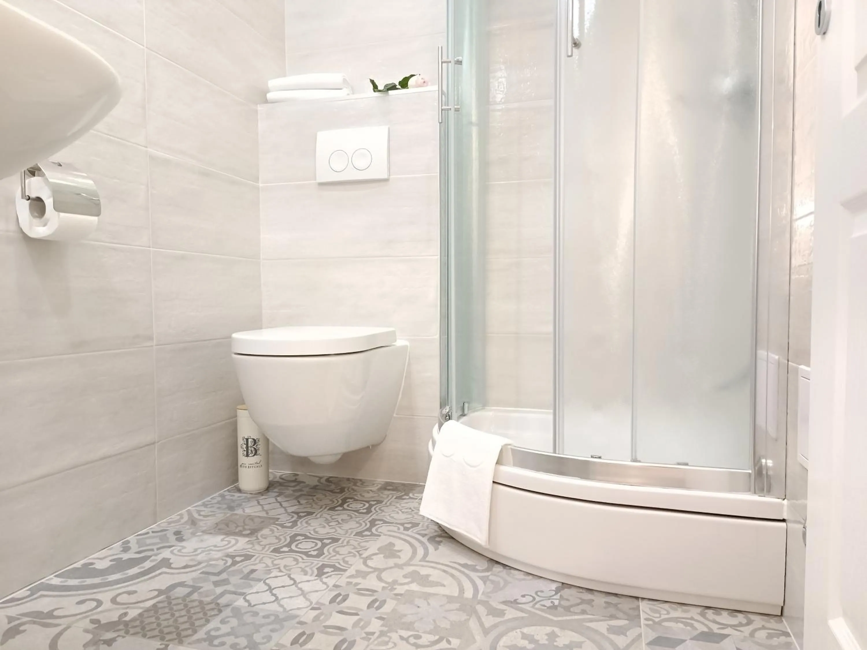 Shower in Summer Dream Studio
