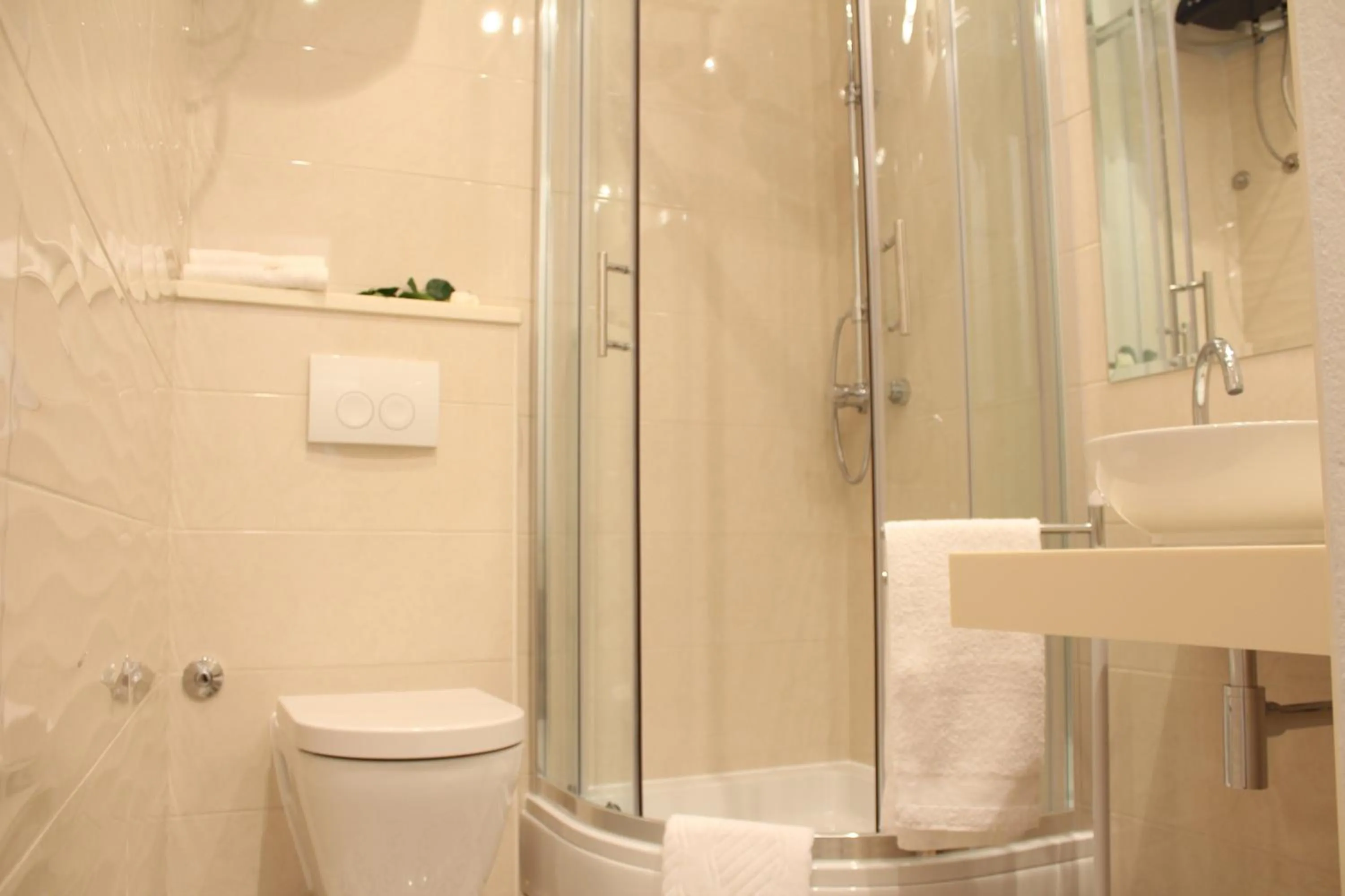 Shower in Summer Dream Studio
