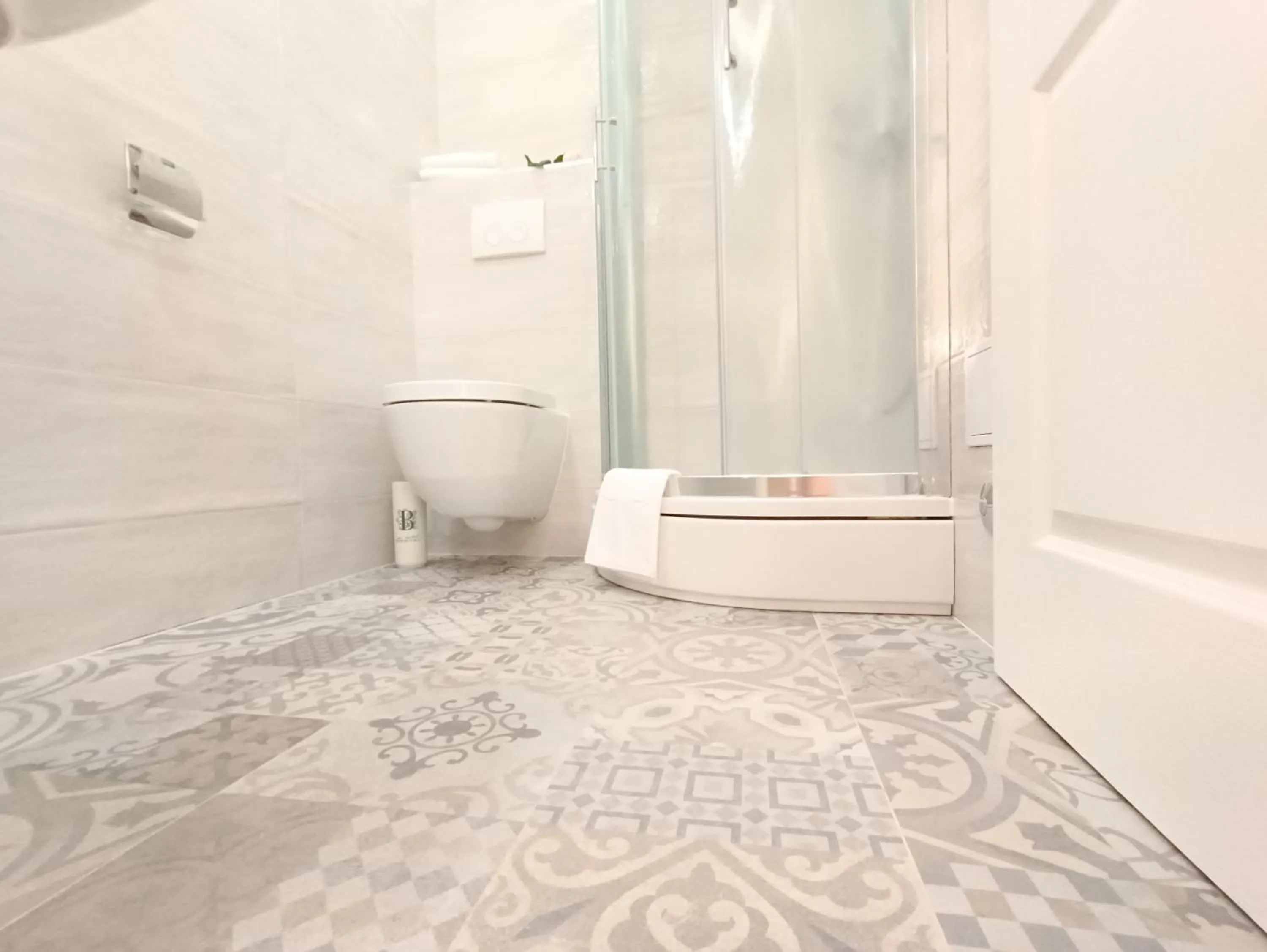 Shower in Summer Dream Studio