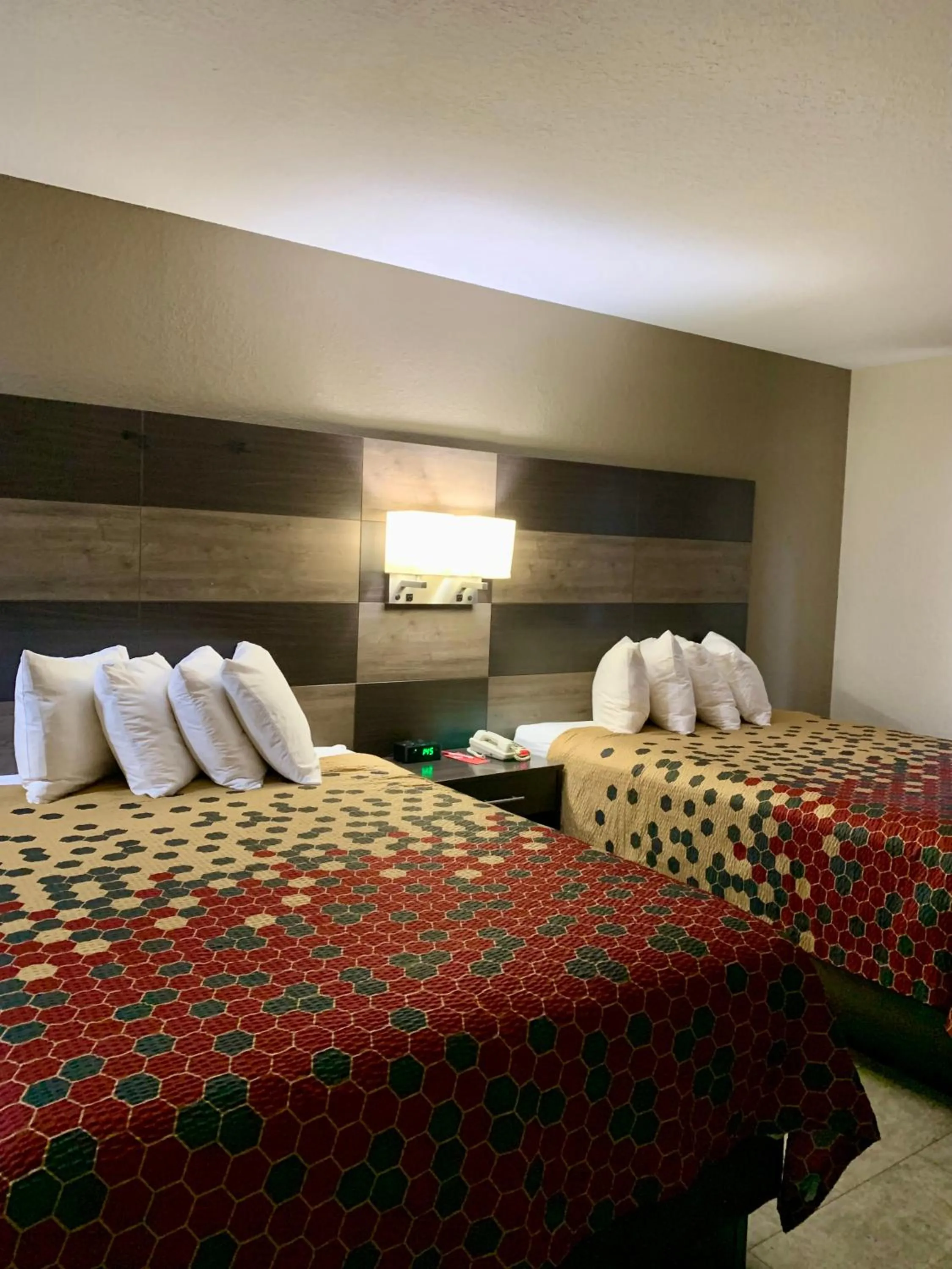 Bed in Econo Lodge Chillicothe