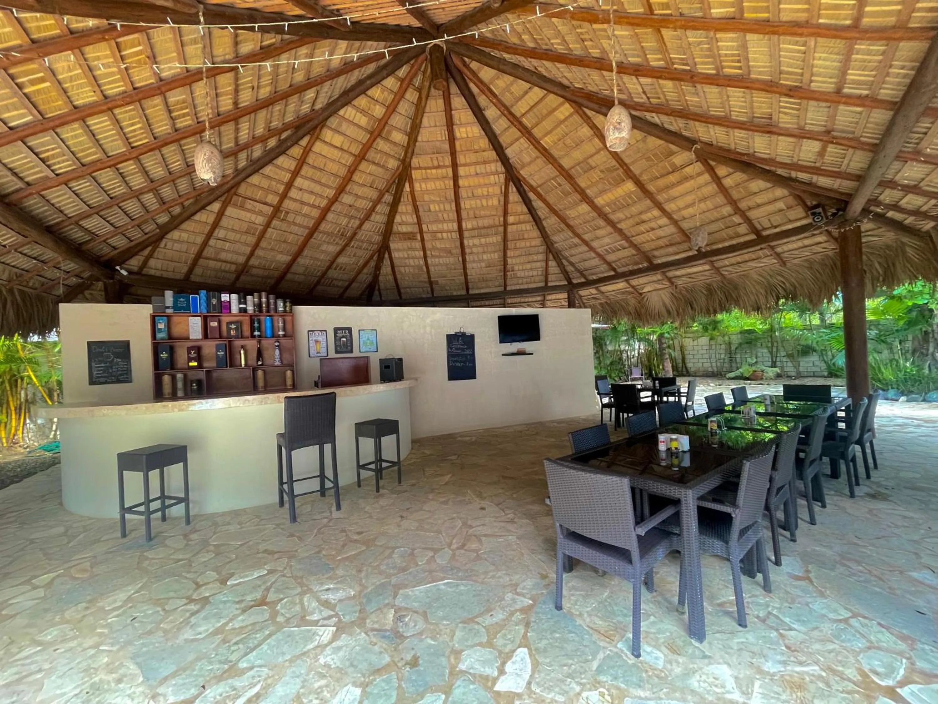 Restaurant/places to eat in Coral Blanco Hotel