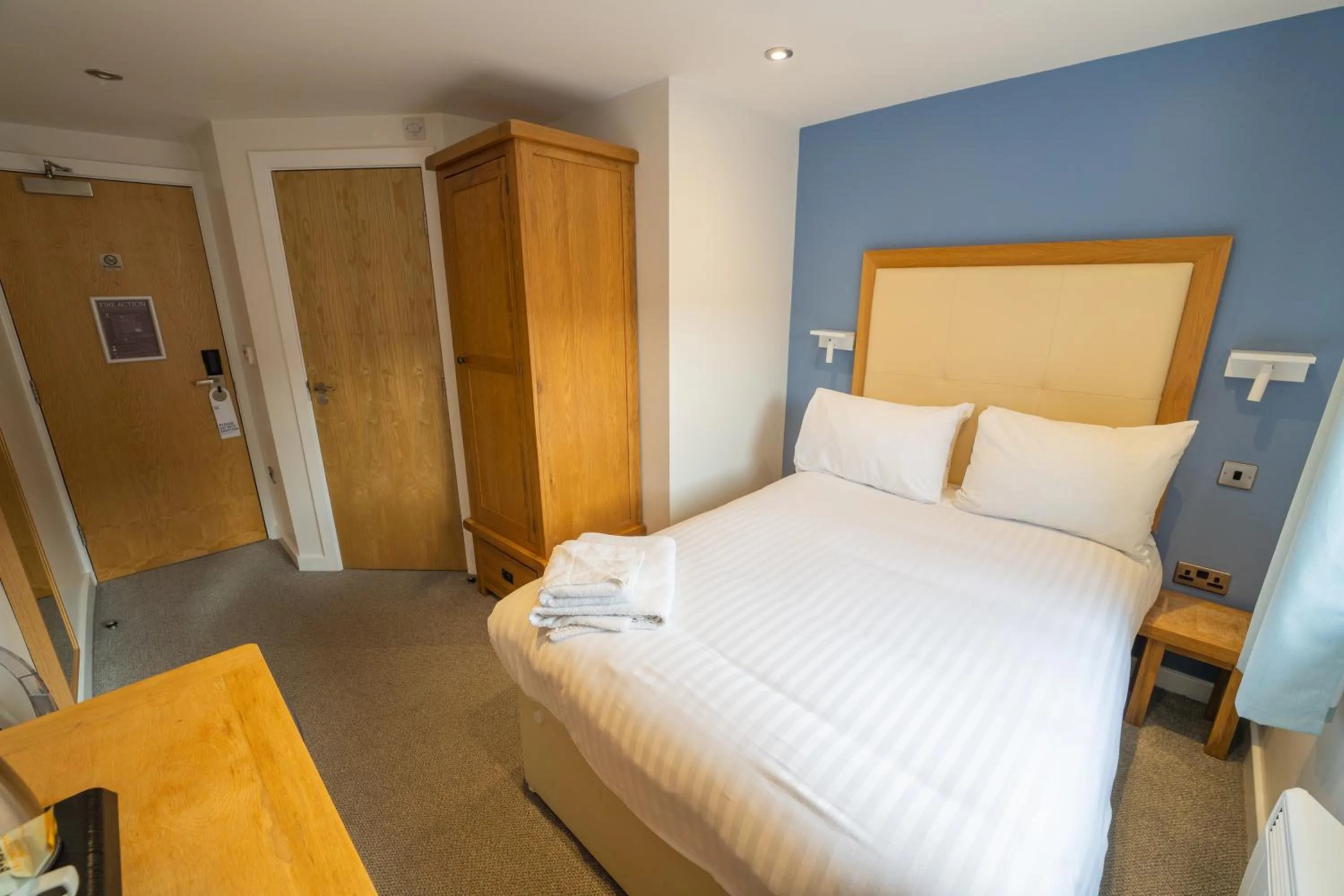 Bedroom, Bed in The Waterside Hotel and Leisure Club