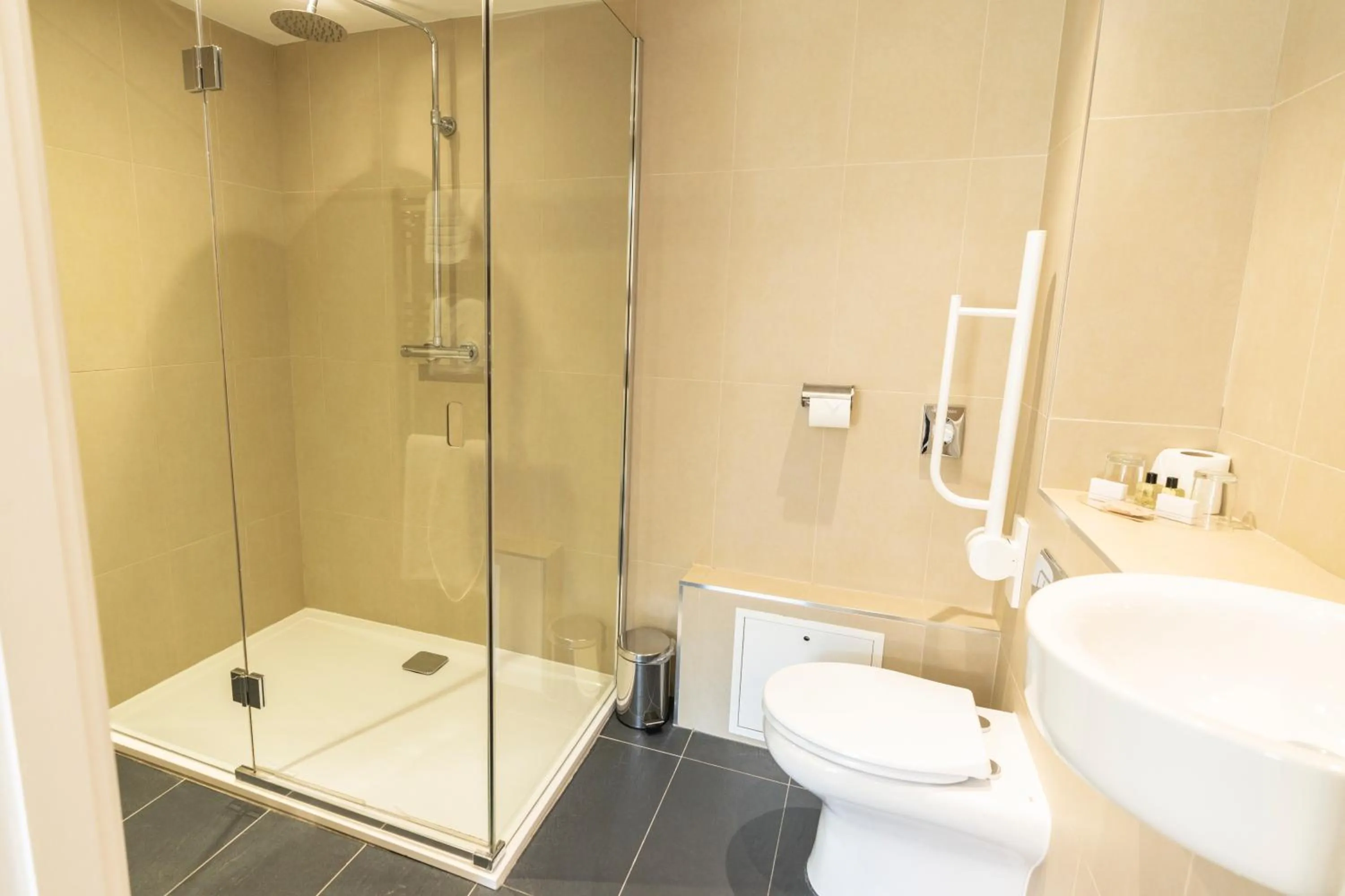 Bathroom in The Waterside Hotel and Leisure Club