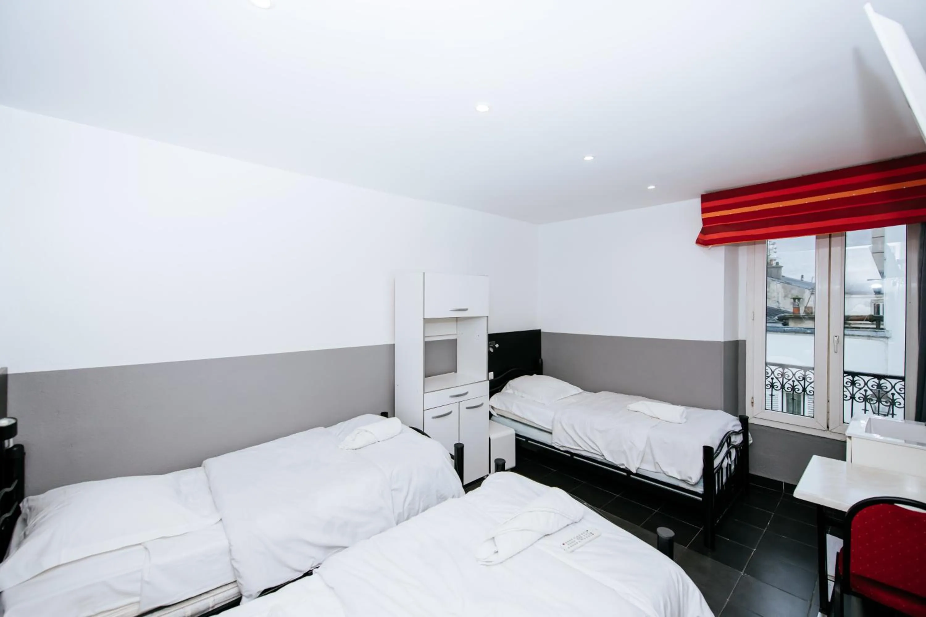 Photo of the whole room, Bed in Hotel De La Poste