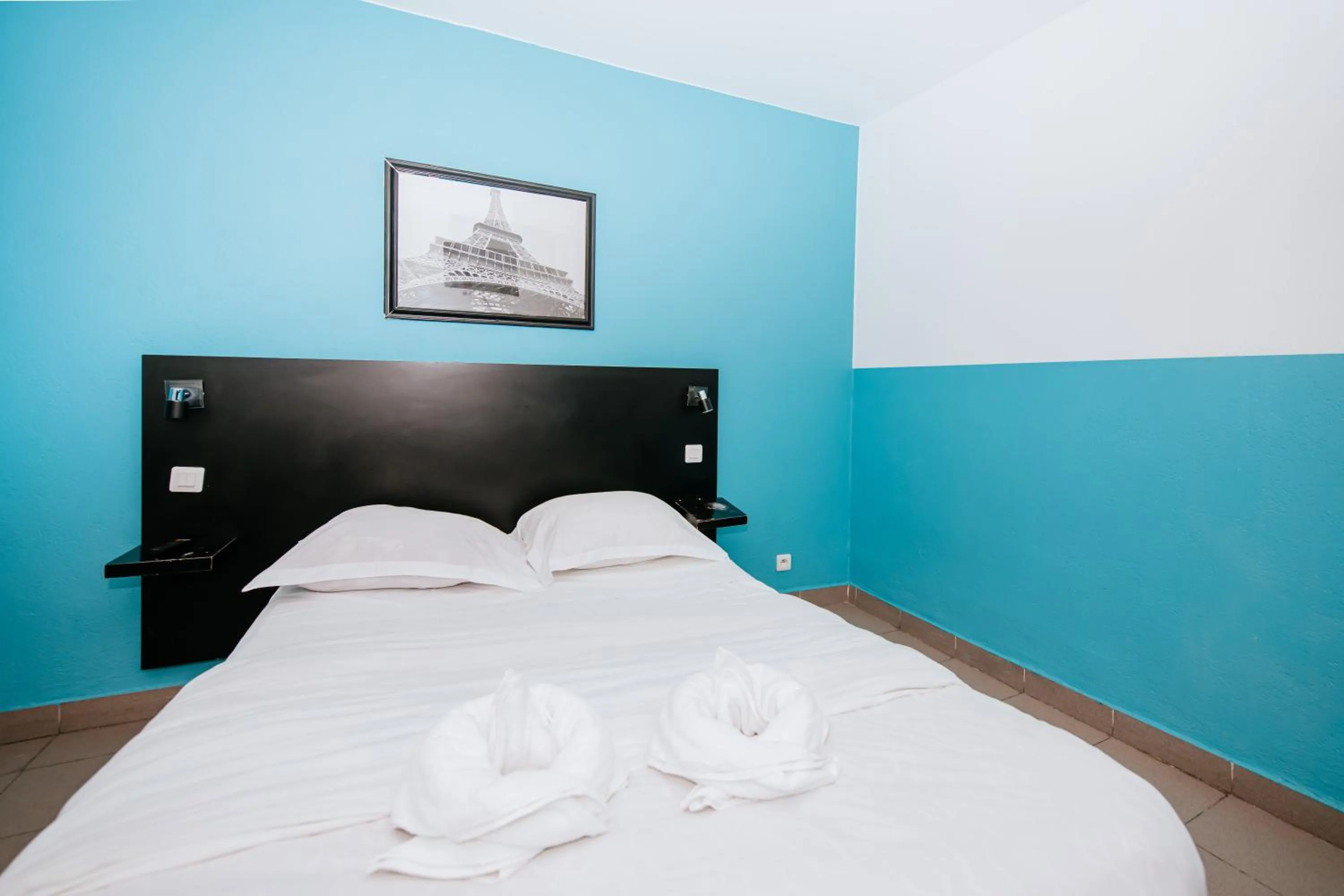 Bedroom, Bed in Hotel De La Poste