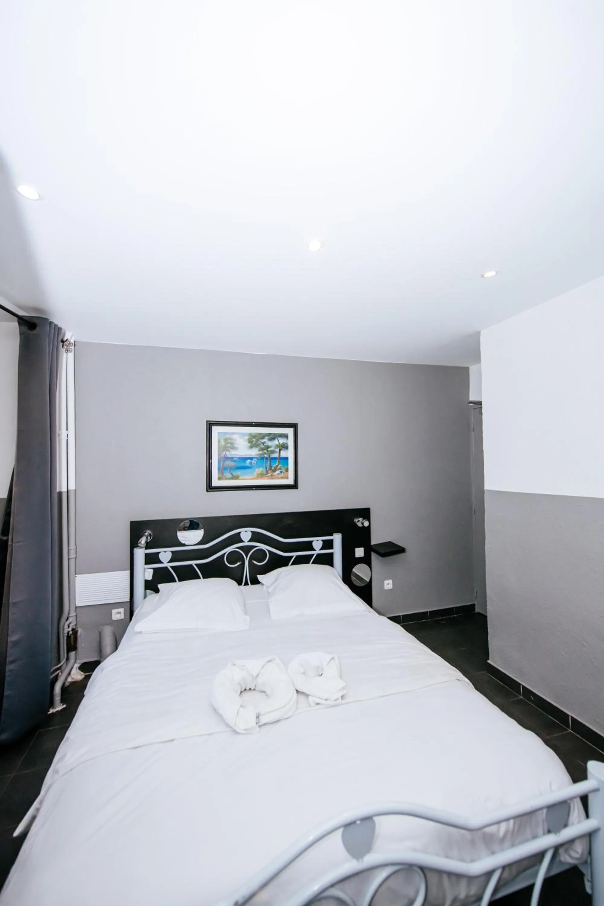 Photo of the whole room, Bed in Hotel De La Poste