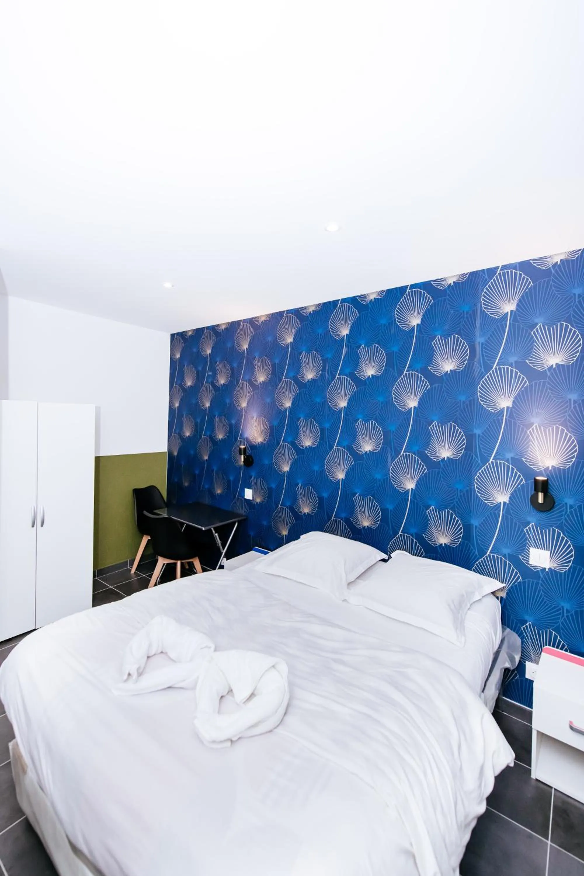 Photo of the whole room, Bed in Hotel De La Poste