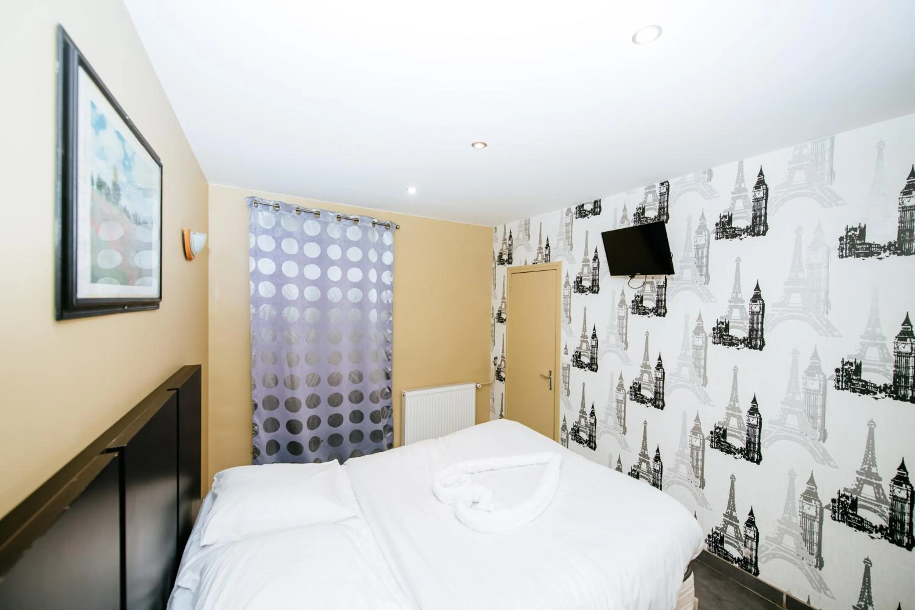 TV and multimedia, Bed in Hotel De La Poste