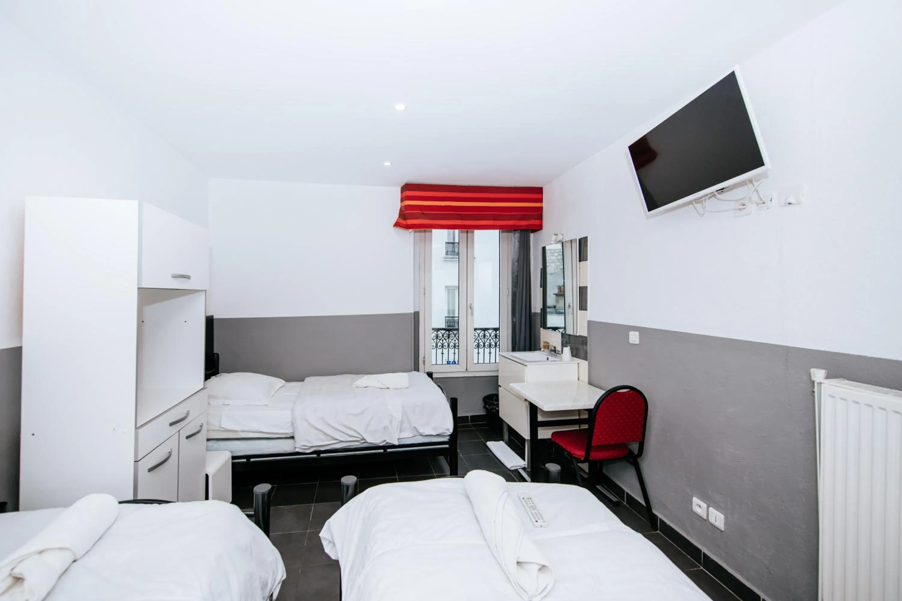 Bedroom, Bed in Hotel De La Poste