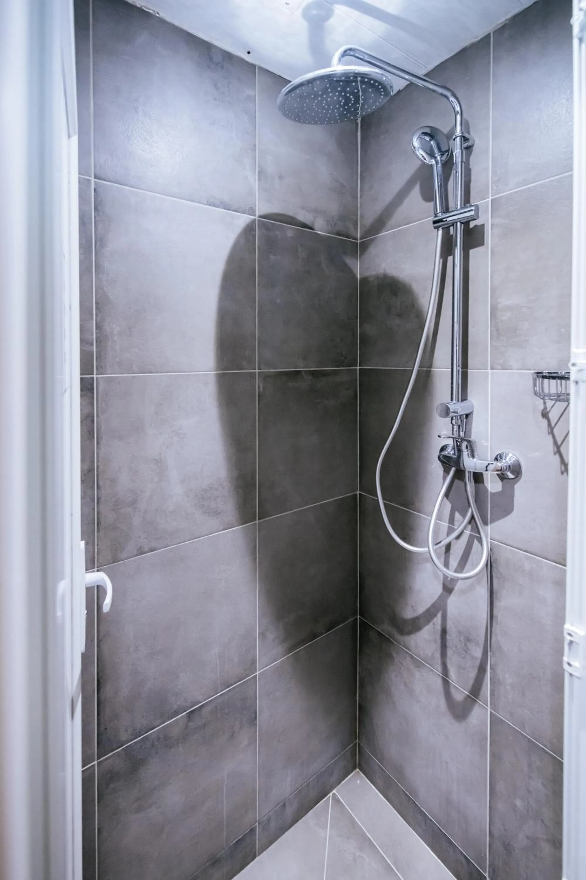 Shower in Hotel De La Poste