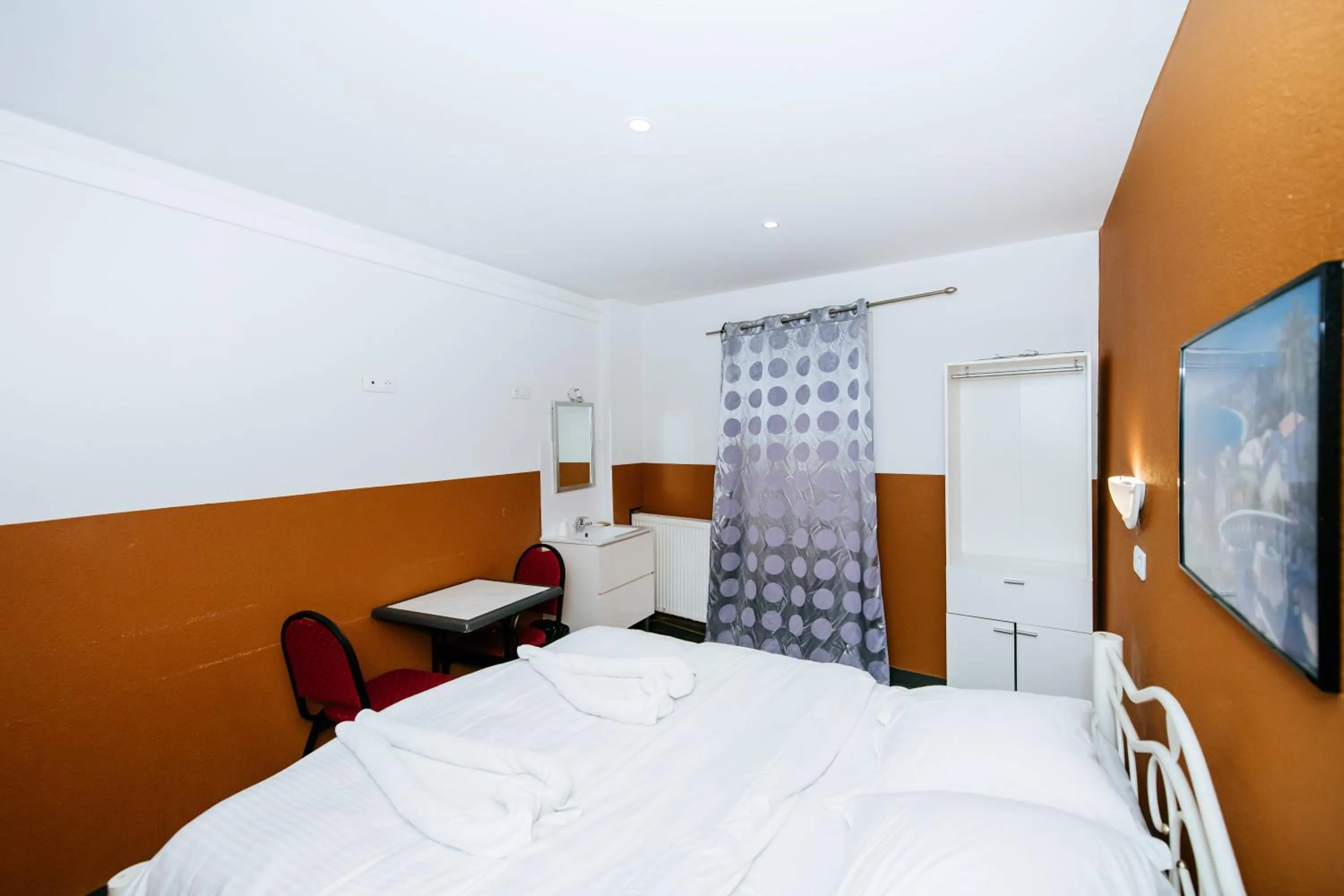 Photo of the whole room, Bed in Hotel De La Poste