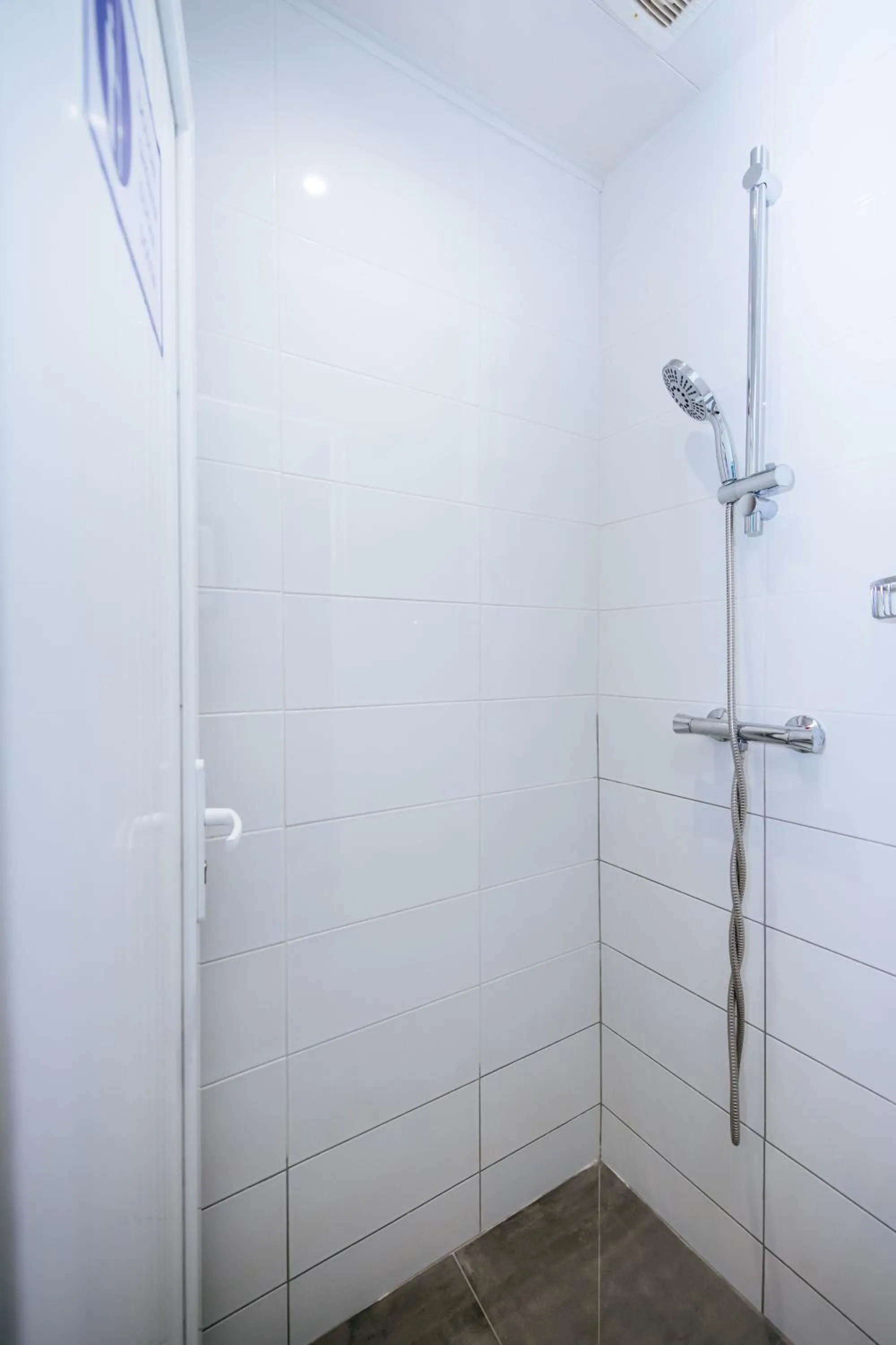 Shower in Hotel De La Poste