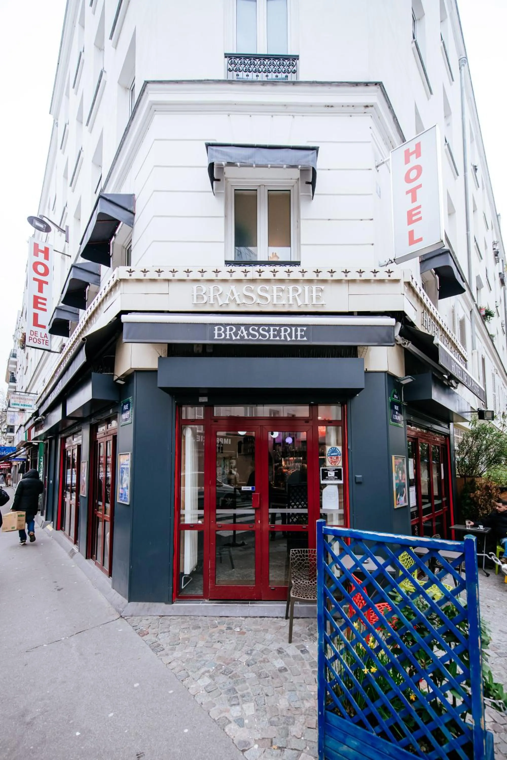 Property building in Hotel De La Poste