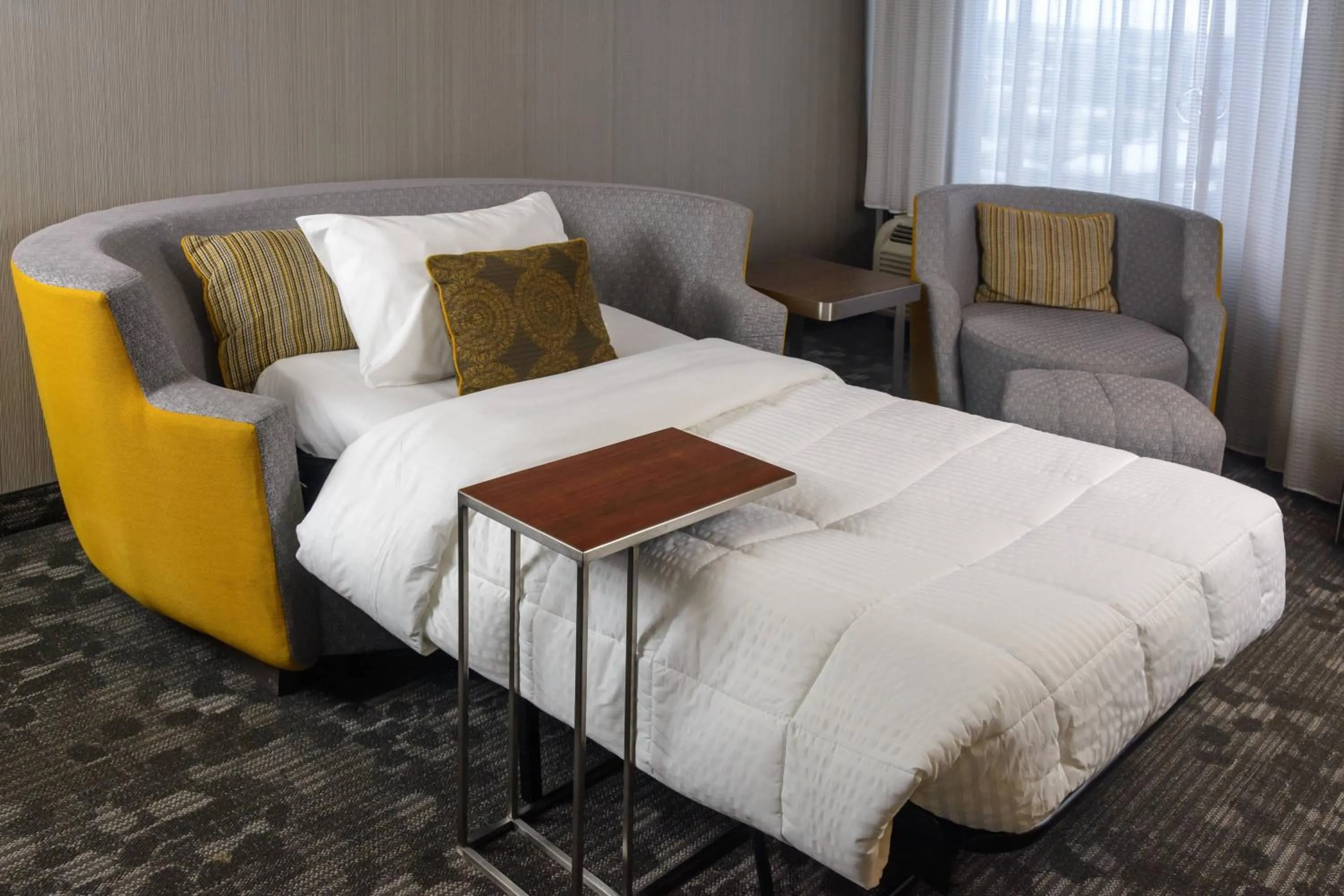 Photo of the whole room, Bed in Courtyard by Marriott Toronto Northeast/Markham