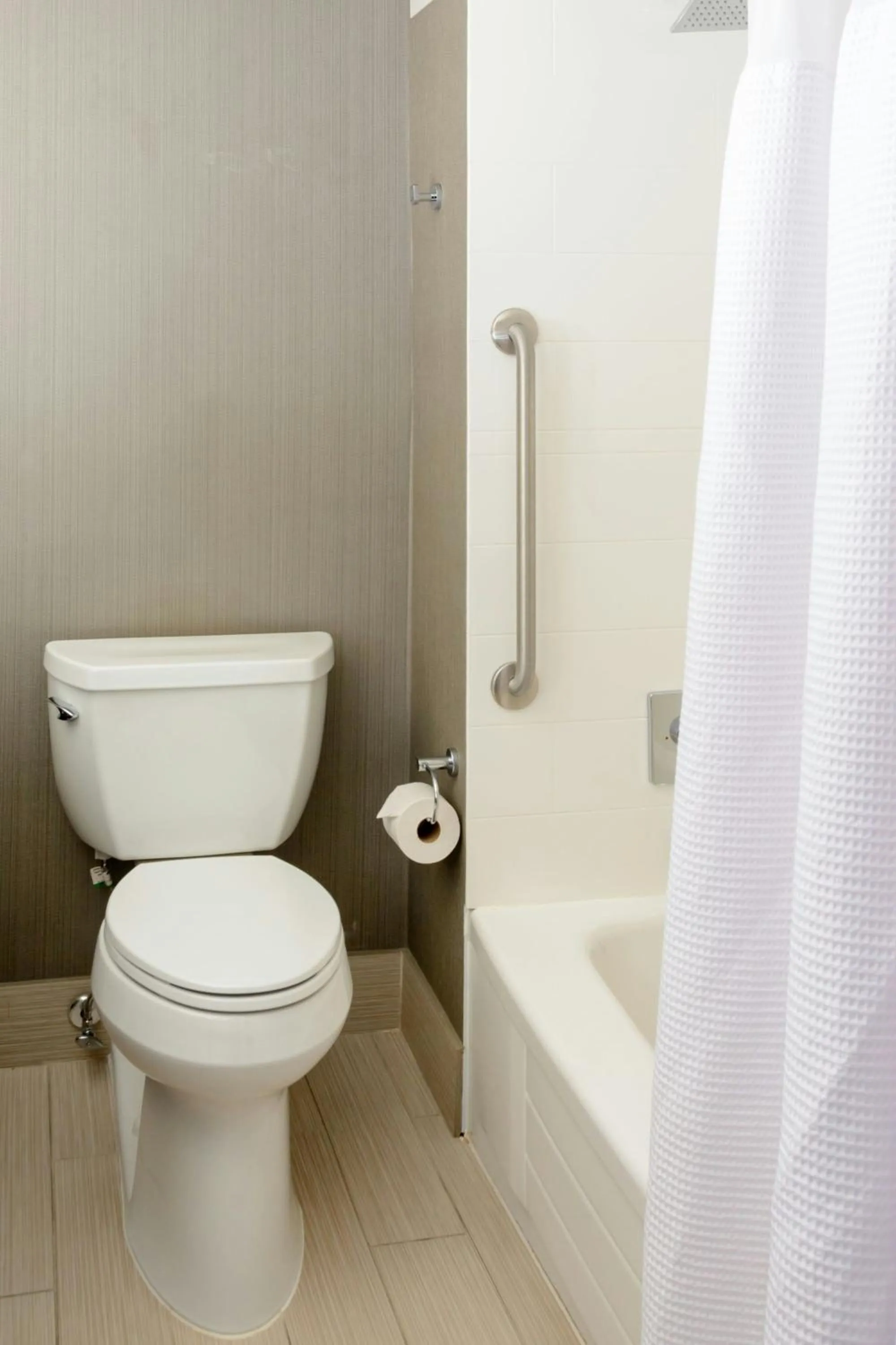 Bathroom in Courtyard by Marriott Toronto Northeast/Markham