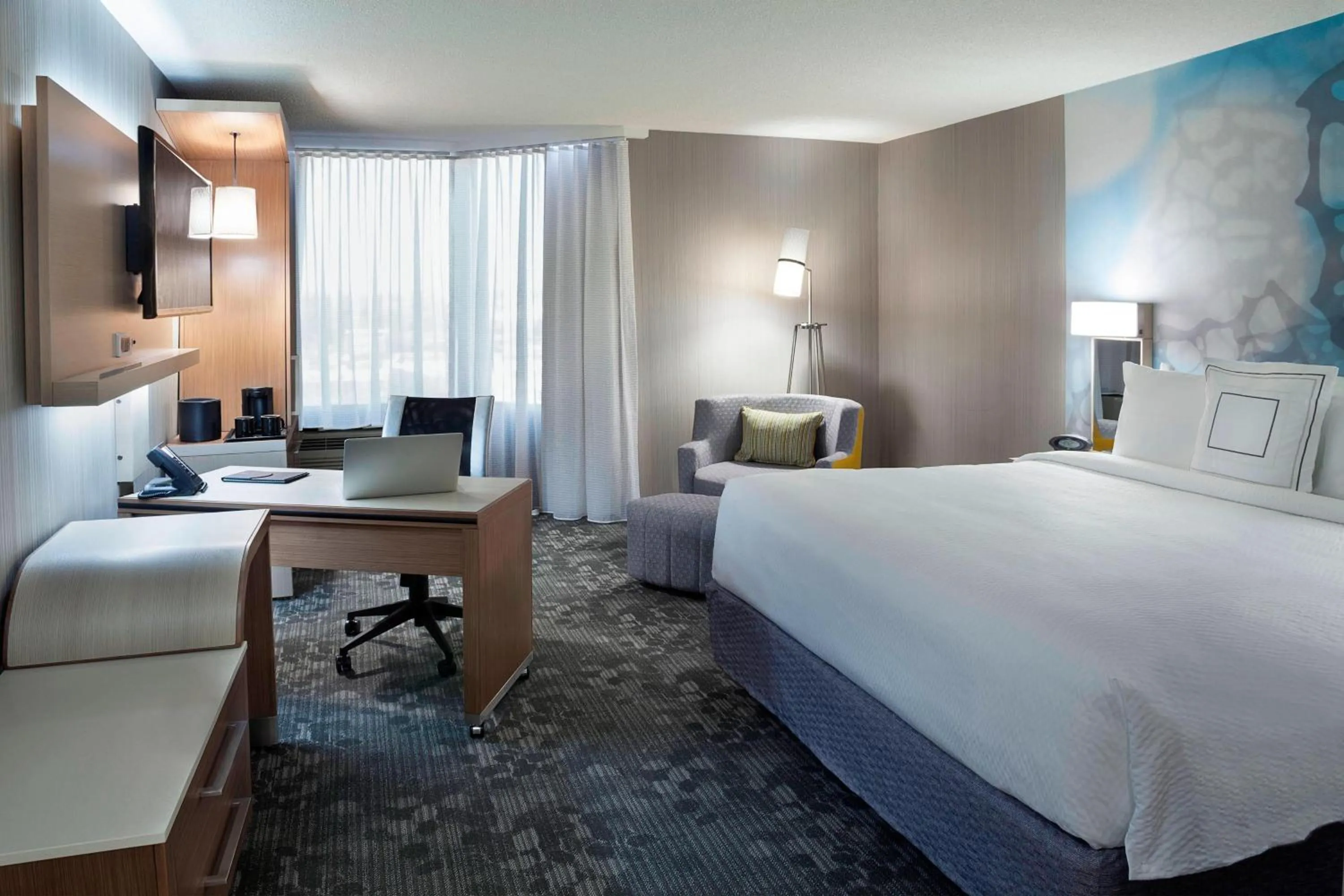 Photo of the whole room, Bed in Courtyard by Marriott Toronto Northeast/Markham