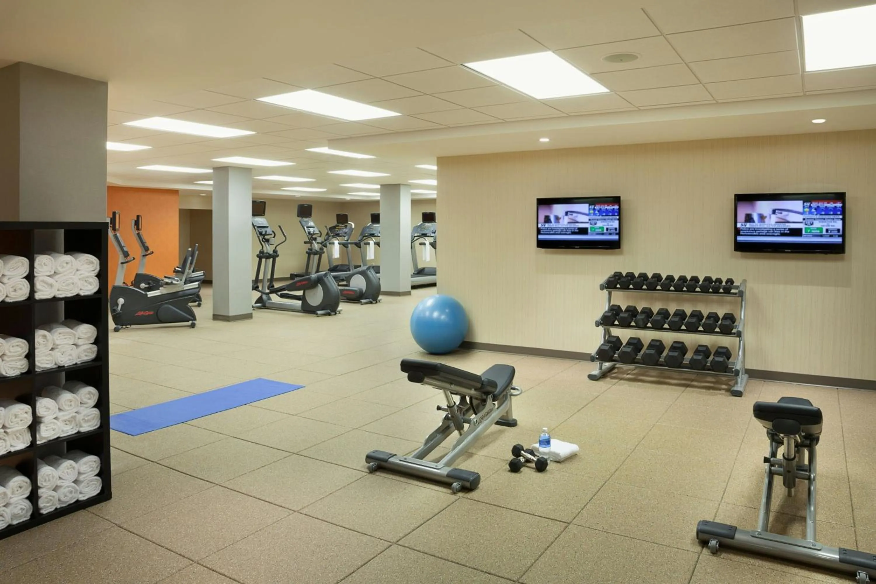 Fitness centre/facilities in Courtyard by Marriott Toronto Northeast/Markham