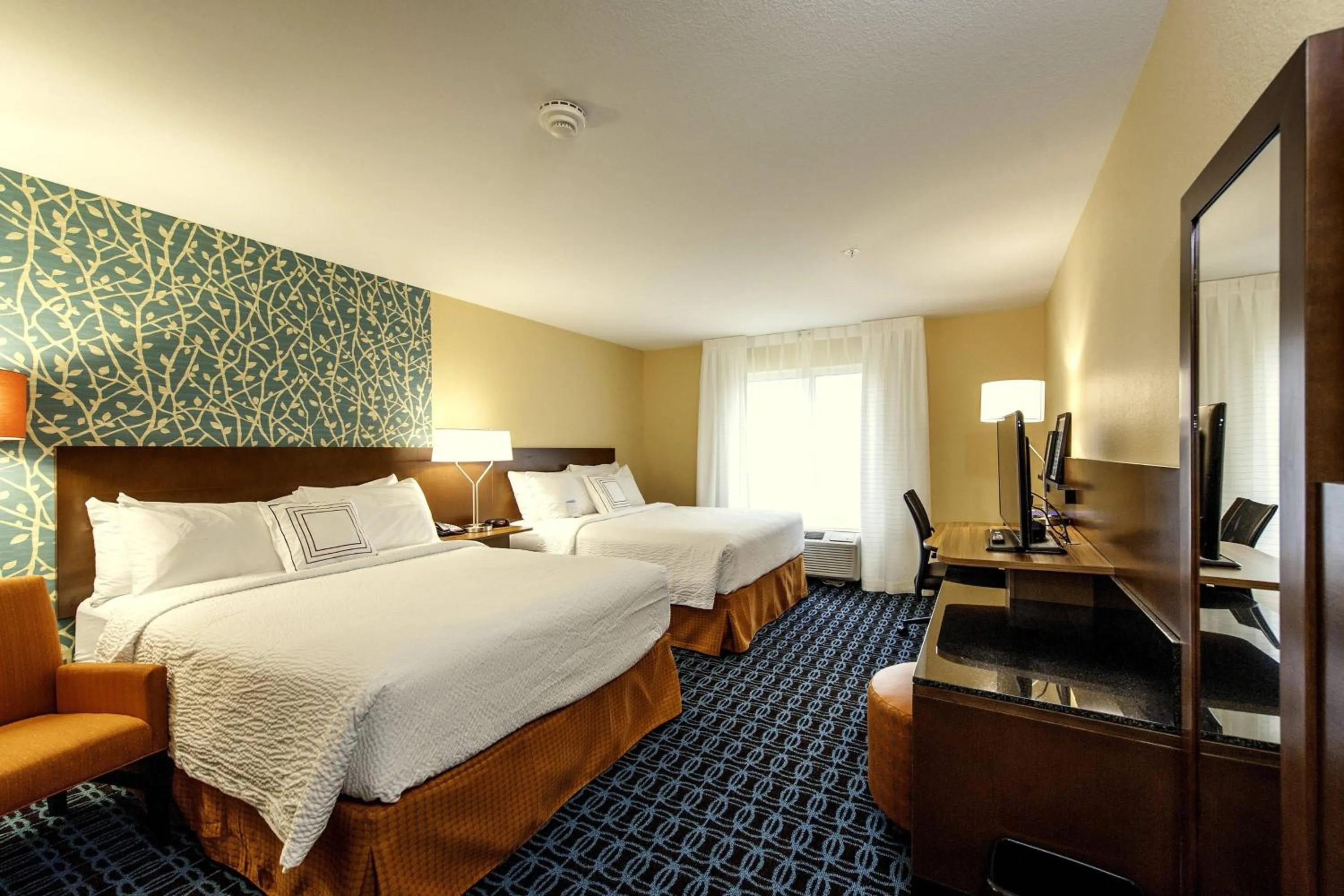 Photo of the whole room, Bed in Fairfield Inn & Suites by Marriott Meridian
