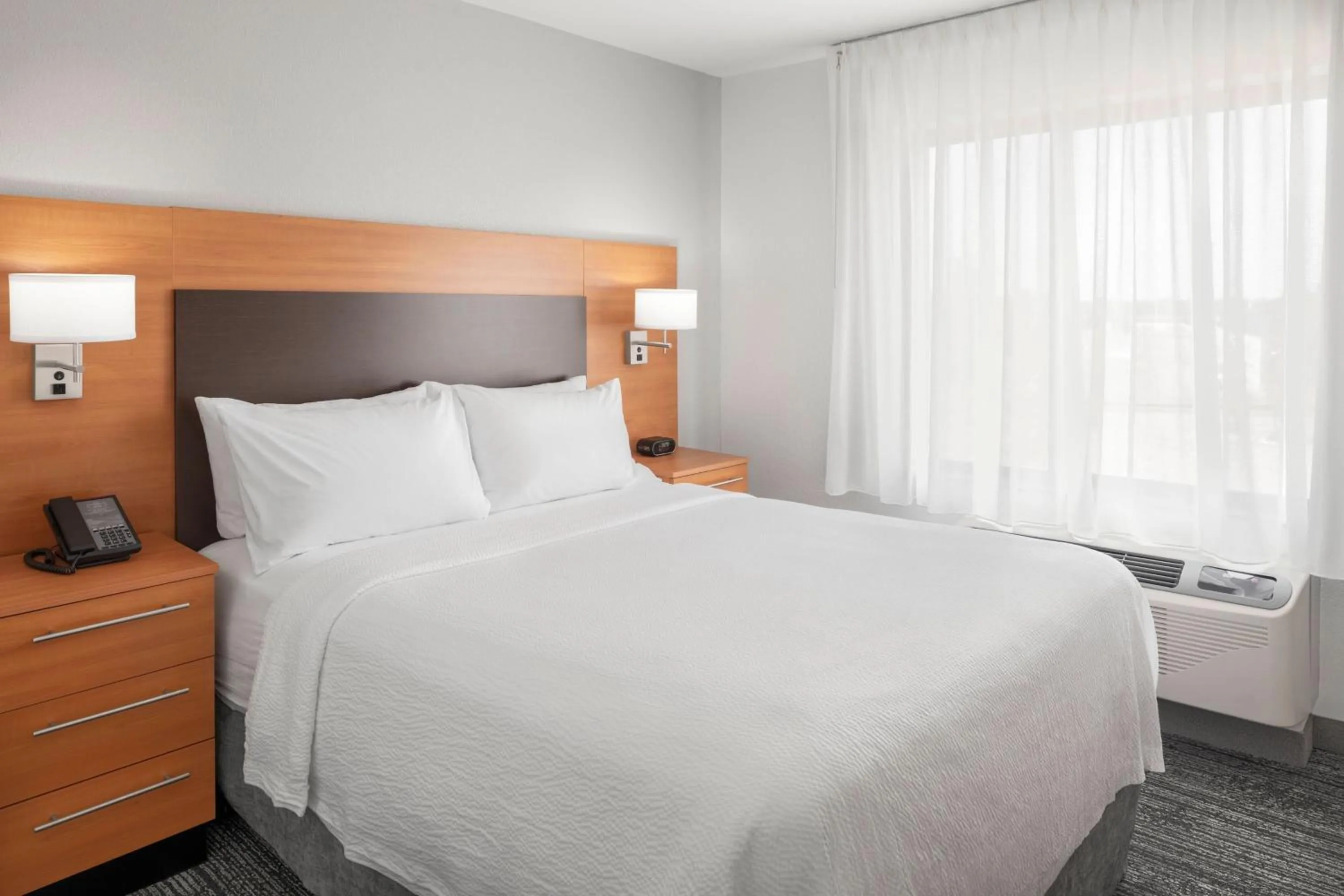 Bedroom, Bed in TownePlace Suites Bangor