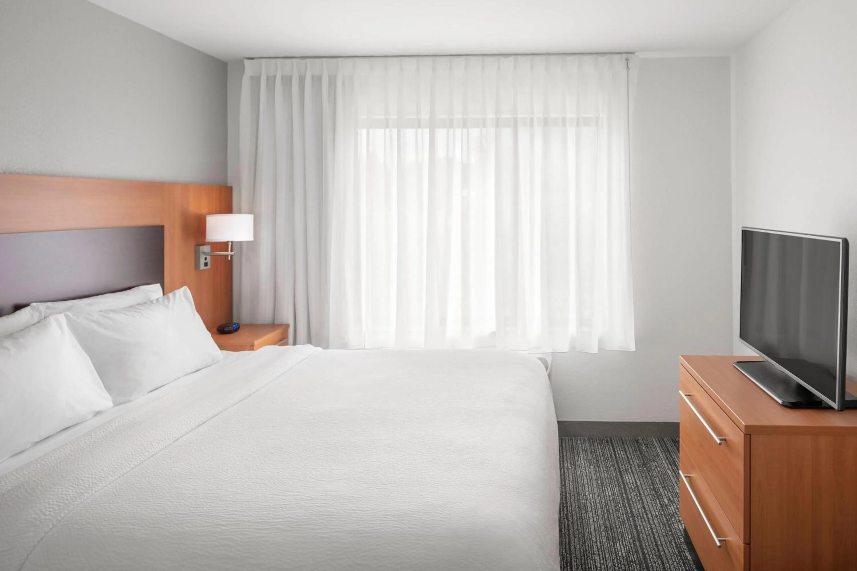 Bedroom, Bed in TownePlace Suites Bangor