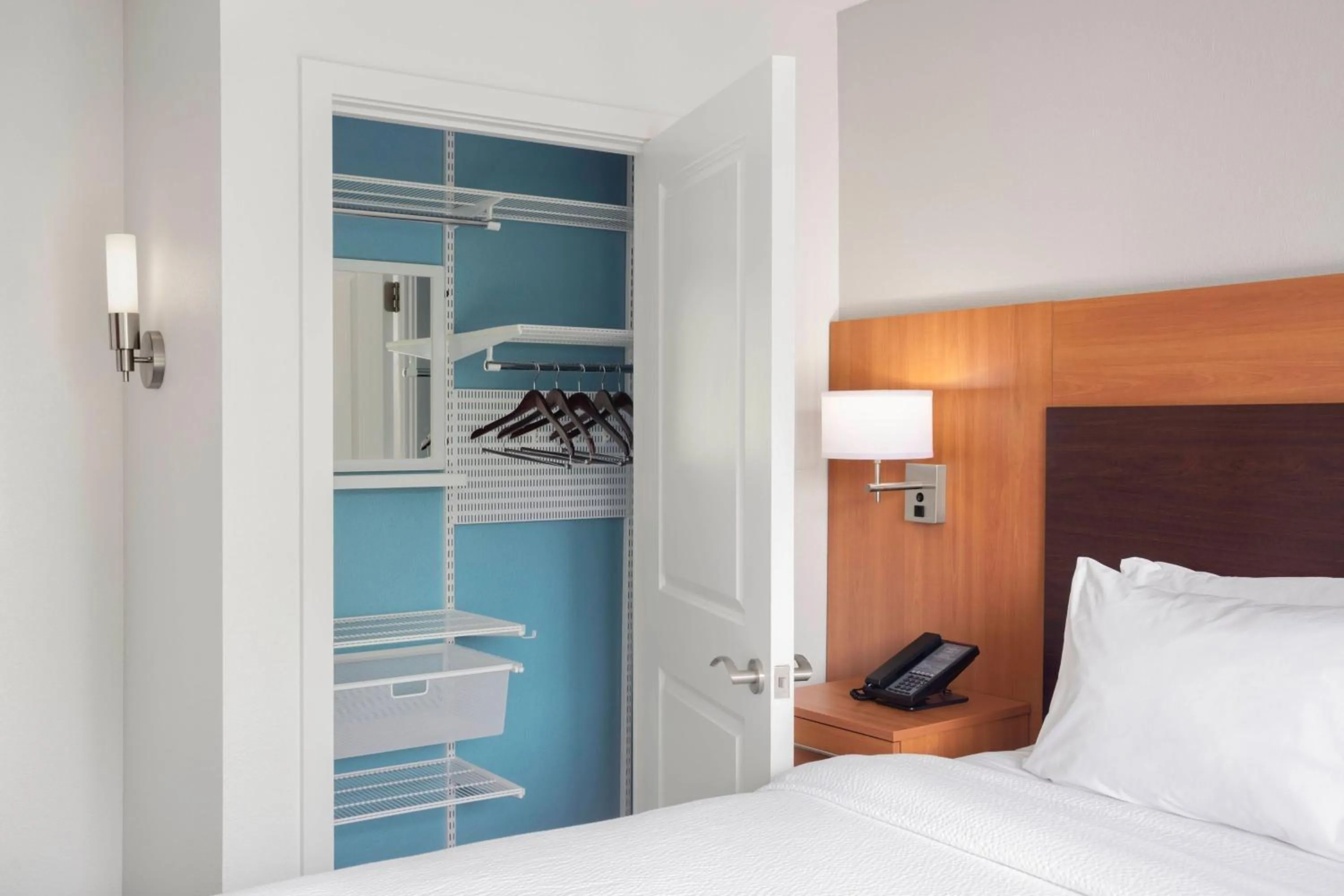 Bedroom, Bed in TownePlace Suites Bangor