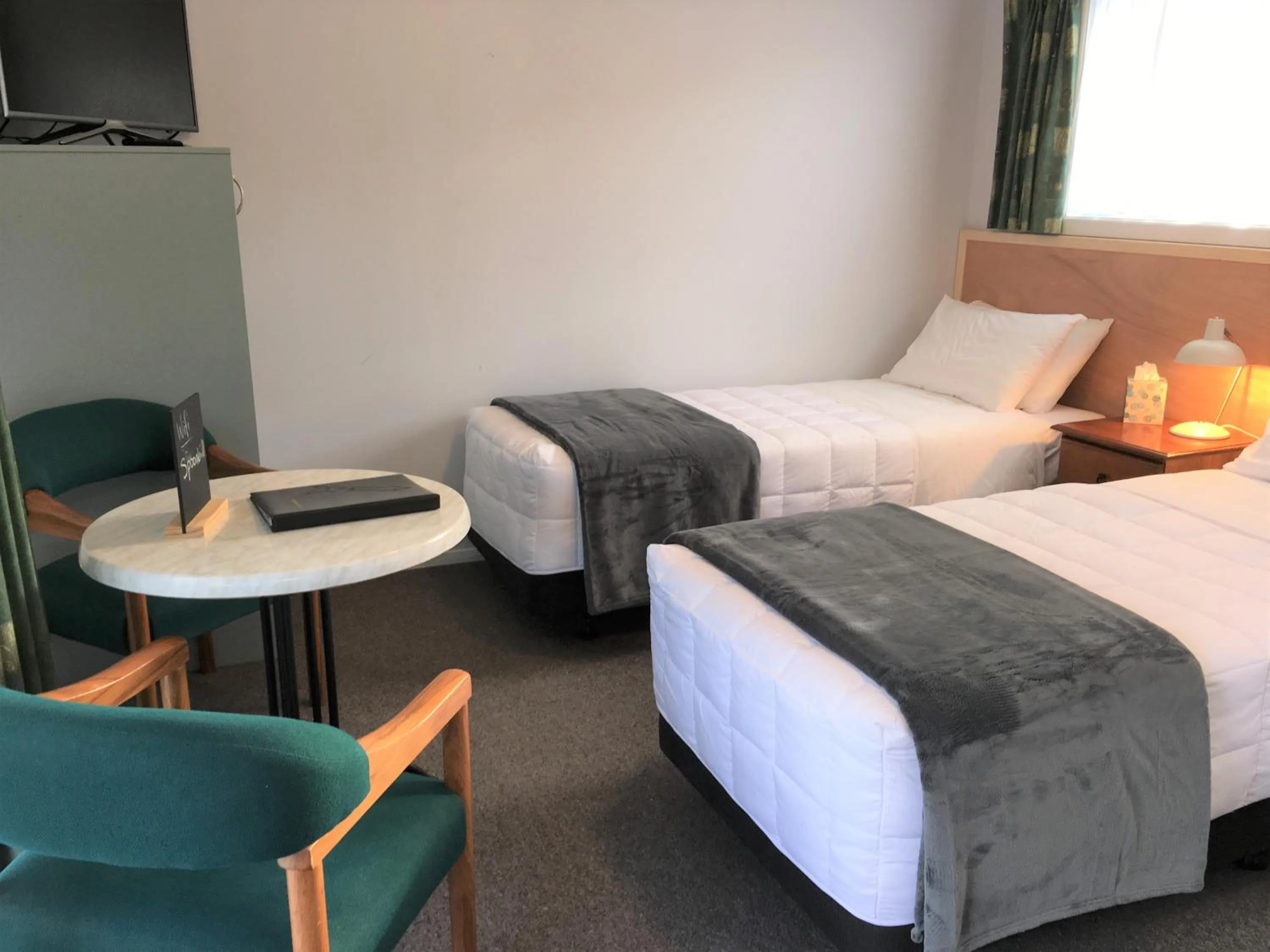 Bed in Collingwood Park Motel