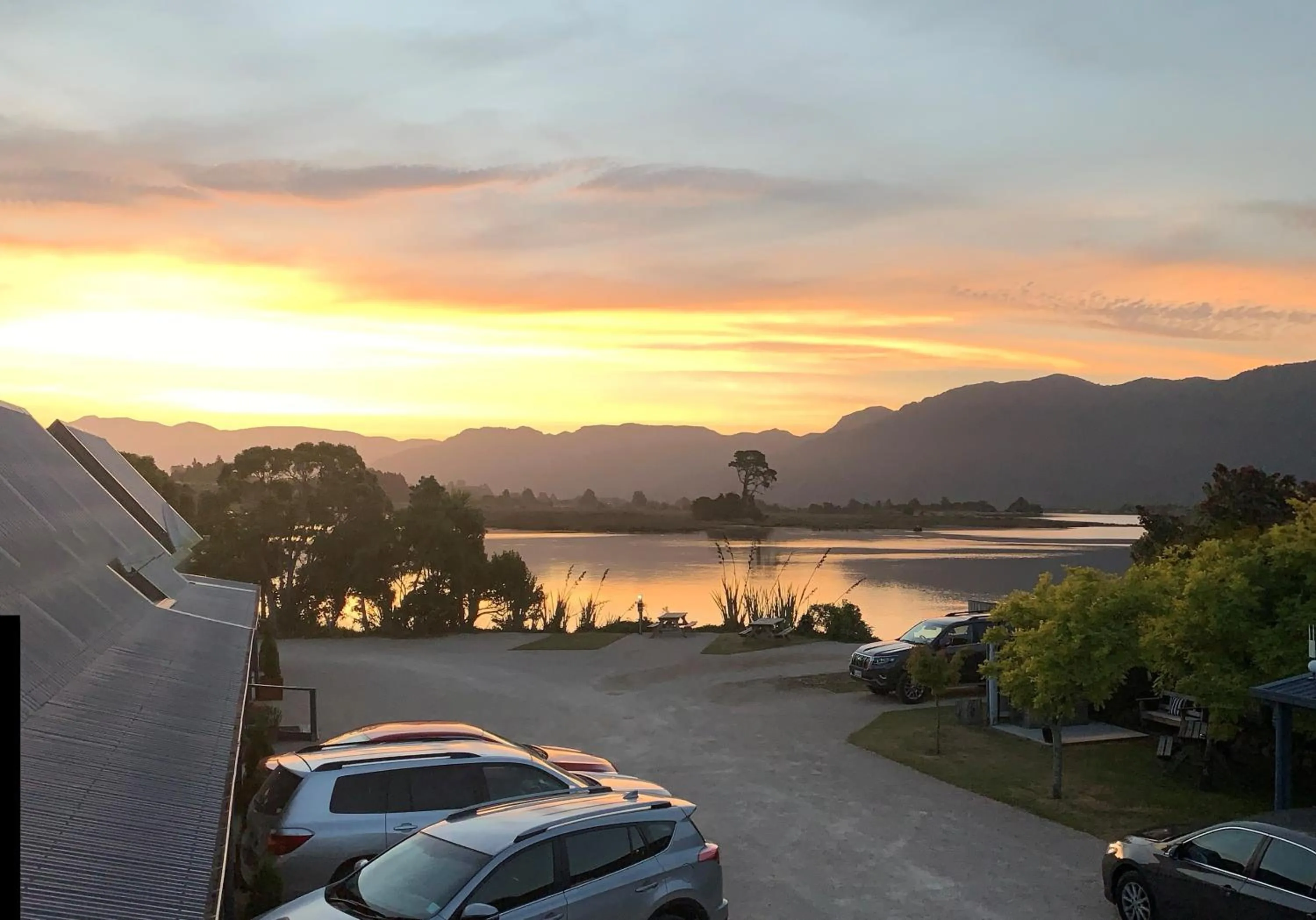 Summer in Collingwood Park Motel