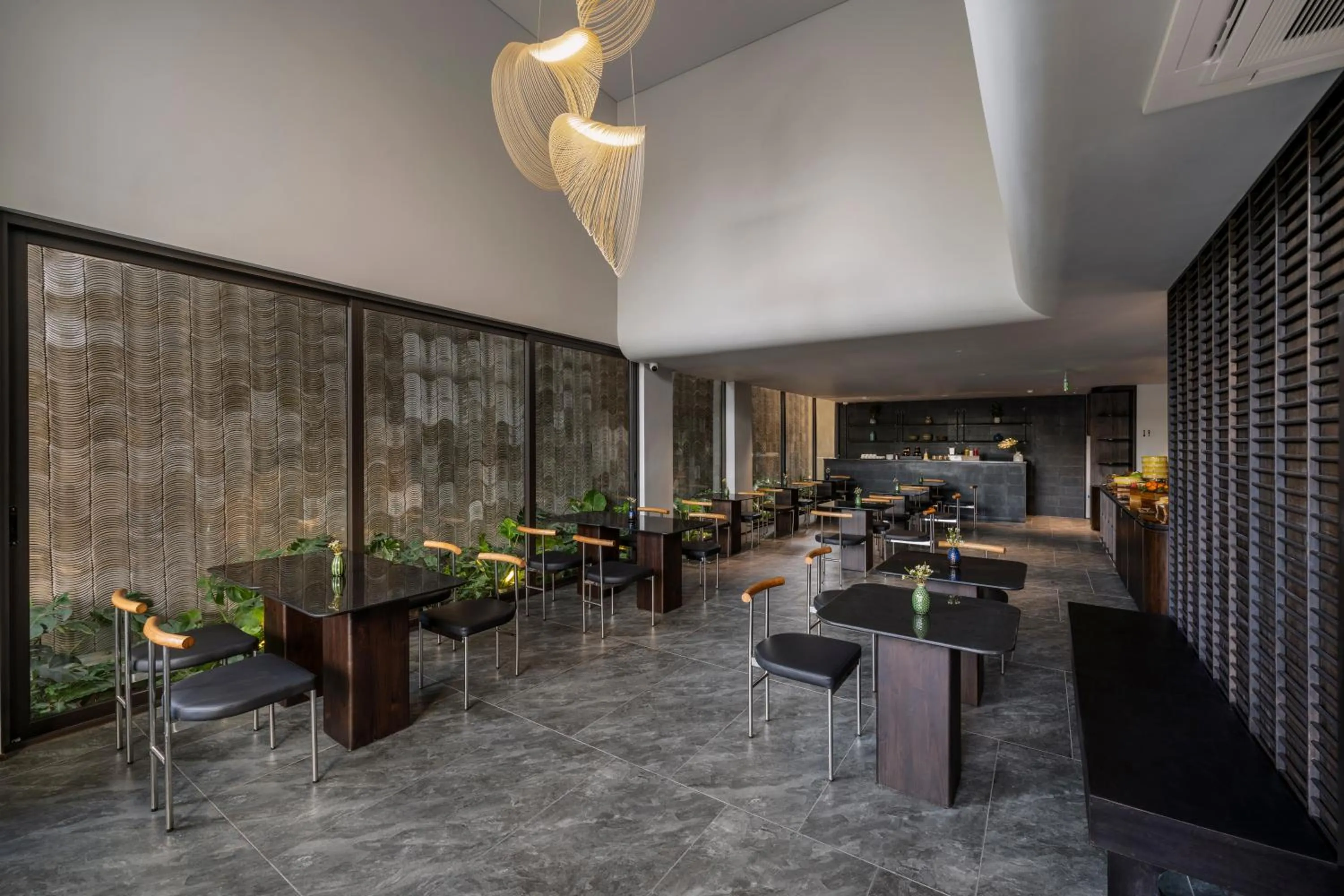 Restaurant/places to eat in Thè HEM Hotel and Apartment