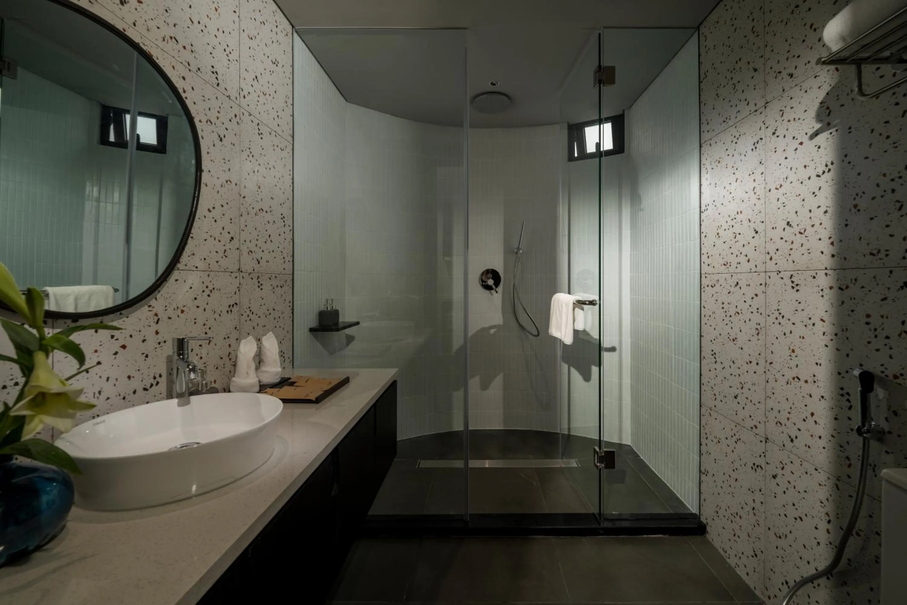 Shower in Thè HEM Hotel and Apartment