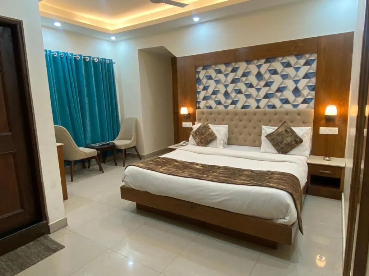 Bedroom, Bed in Mountain Glow