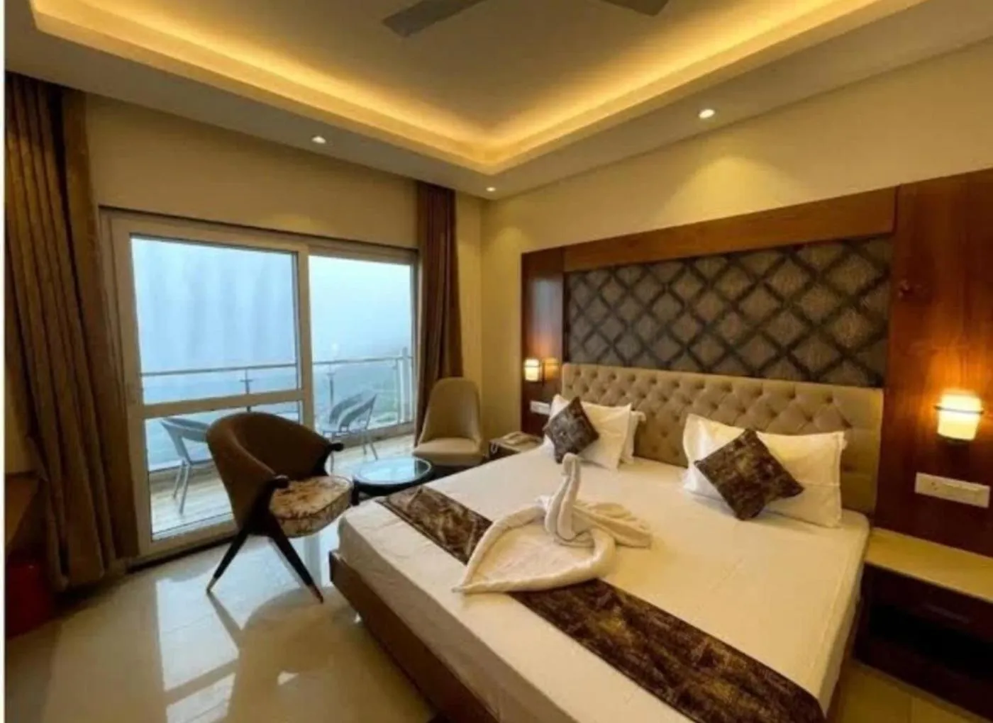 Bedroom, Bed in Mountain Glow