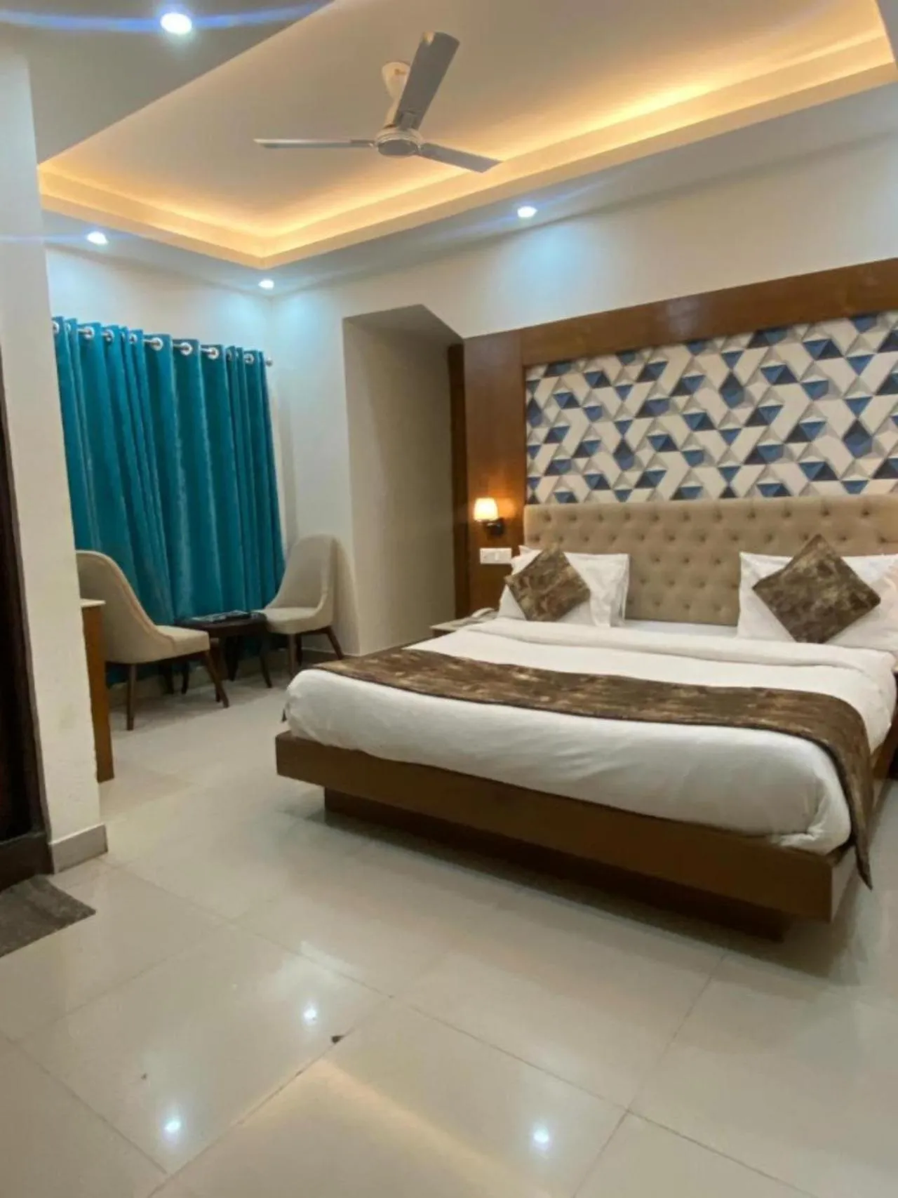 Bedroom, Bed in Mountain Glow