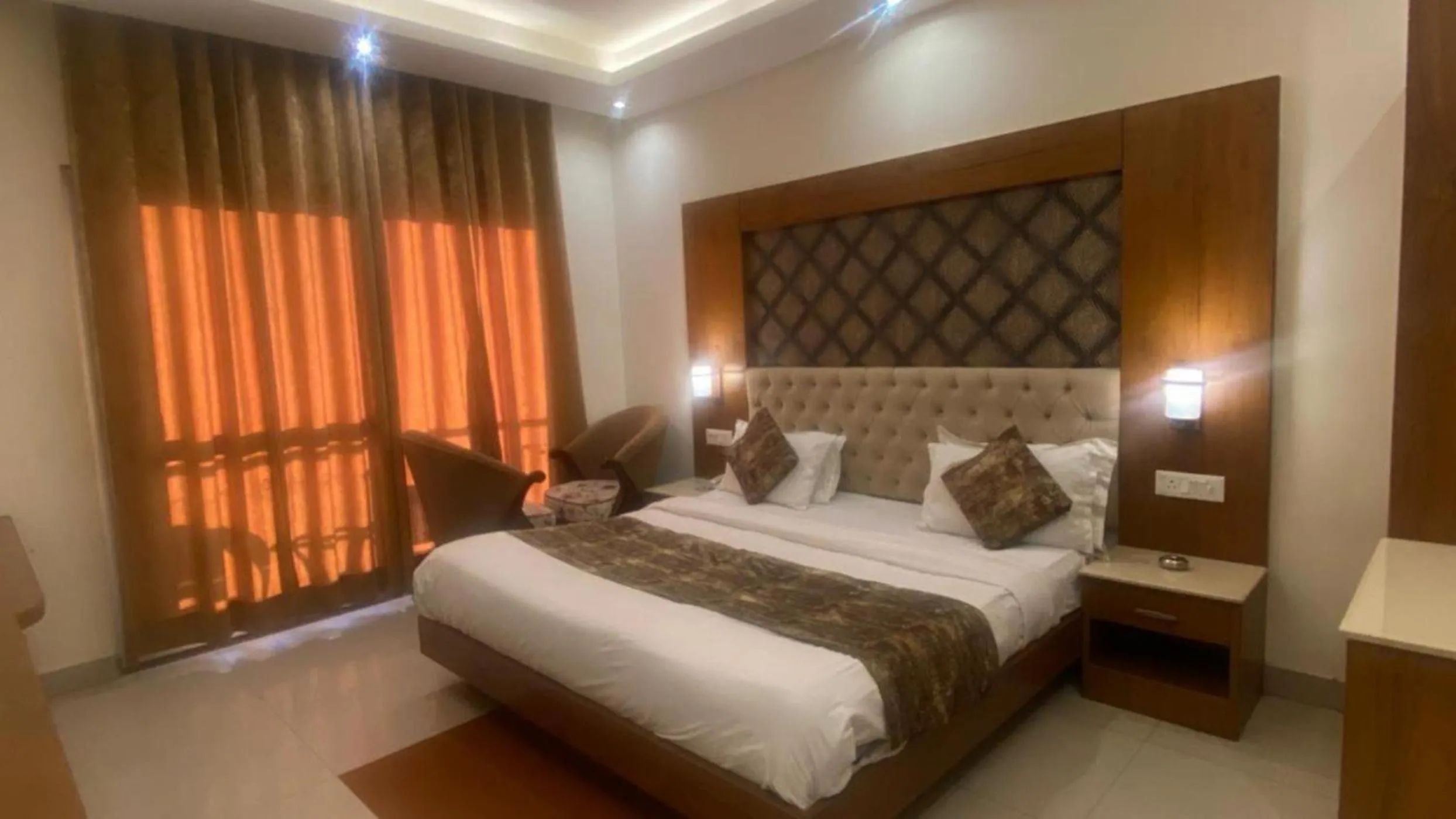 Bedroom, Bed in Mountain Glow