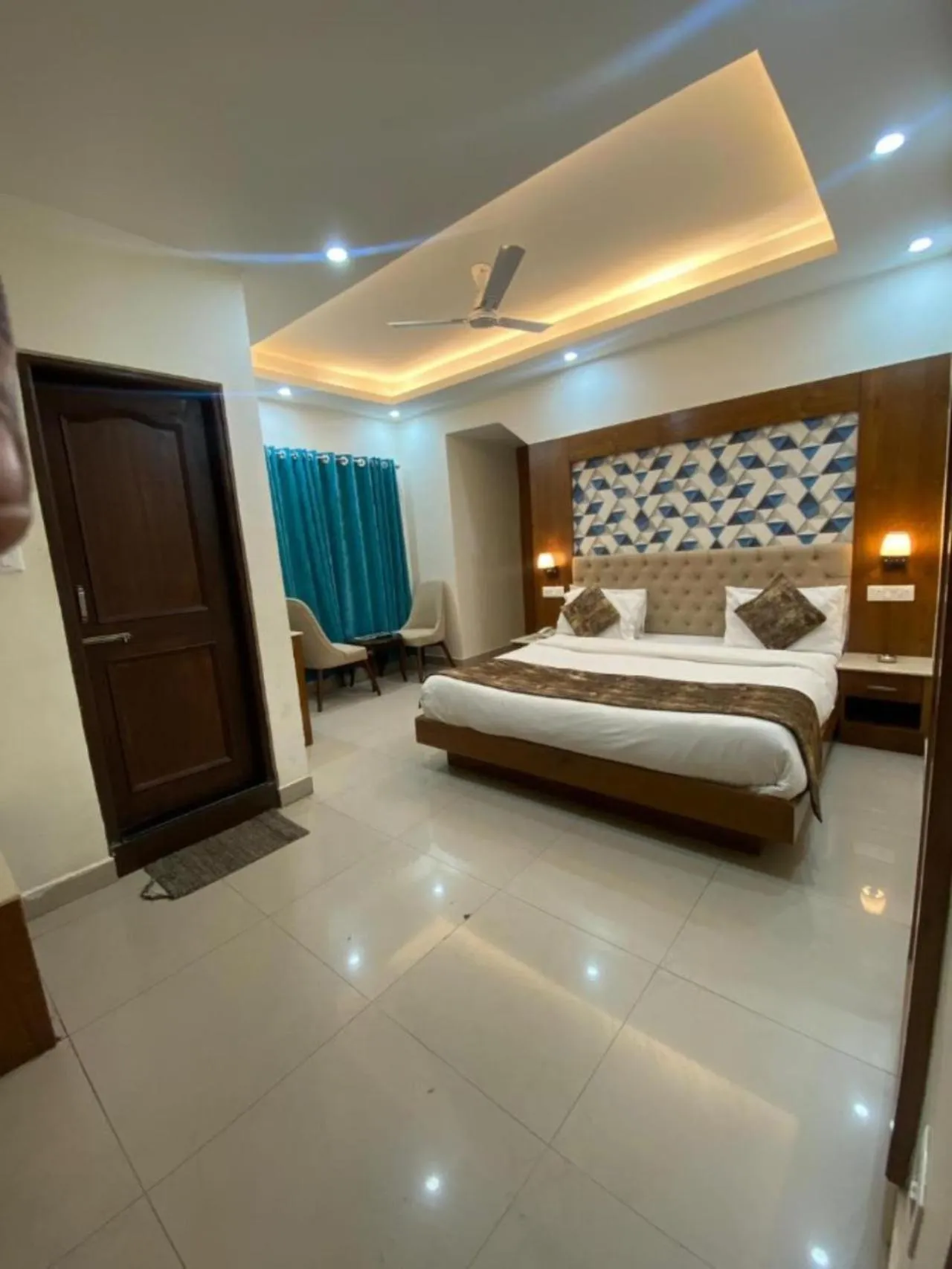 Bedroom, Bed in Mountain Glow