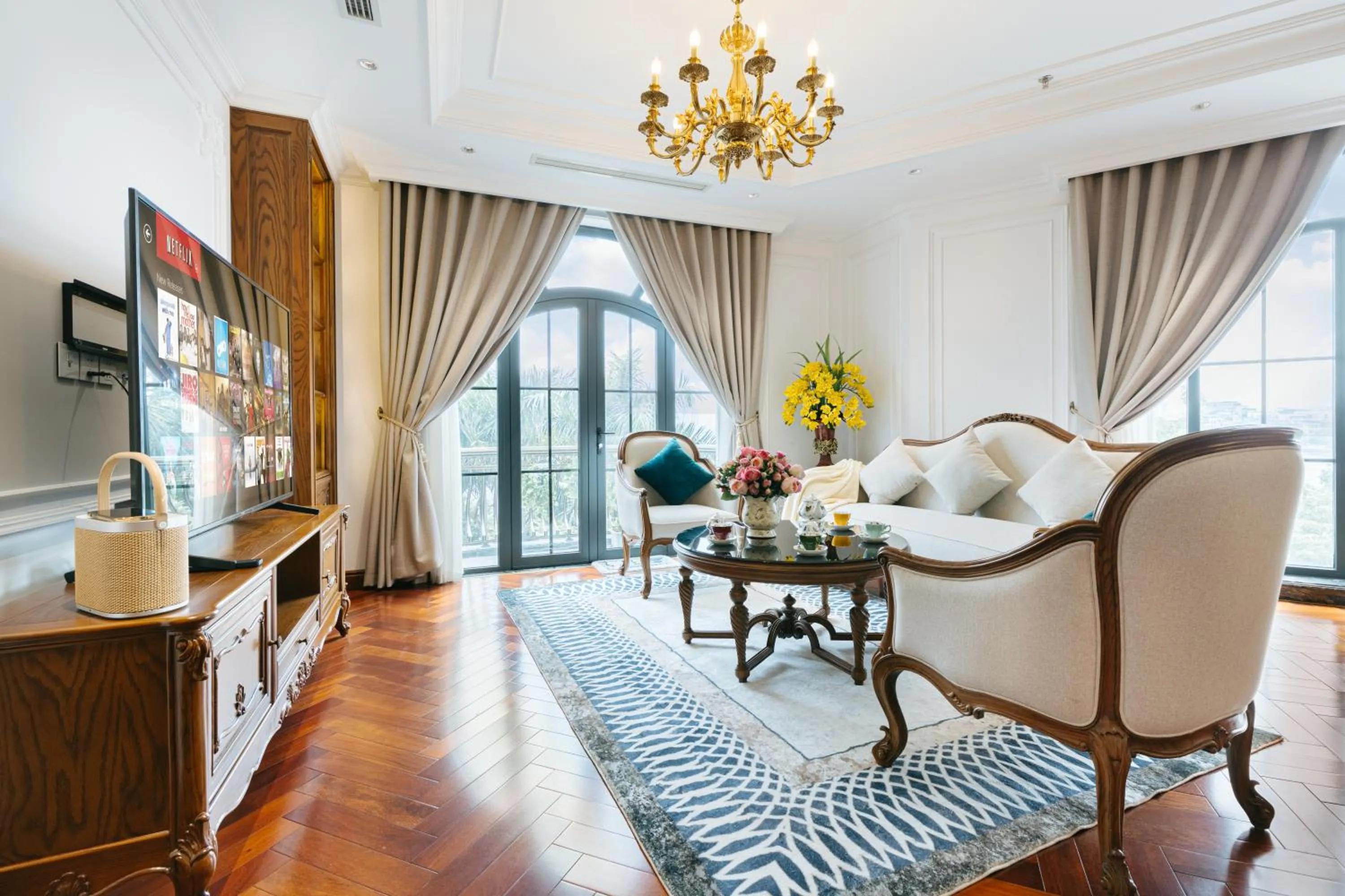 Living room in Luxe Paradise Suite Hotel Trich Sai