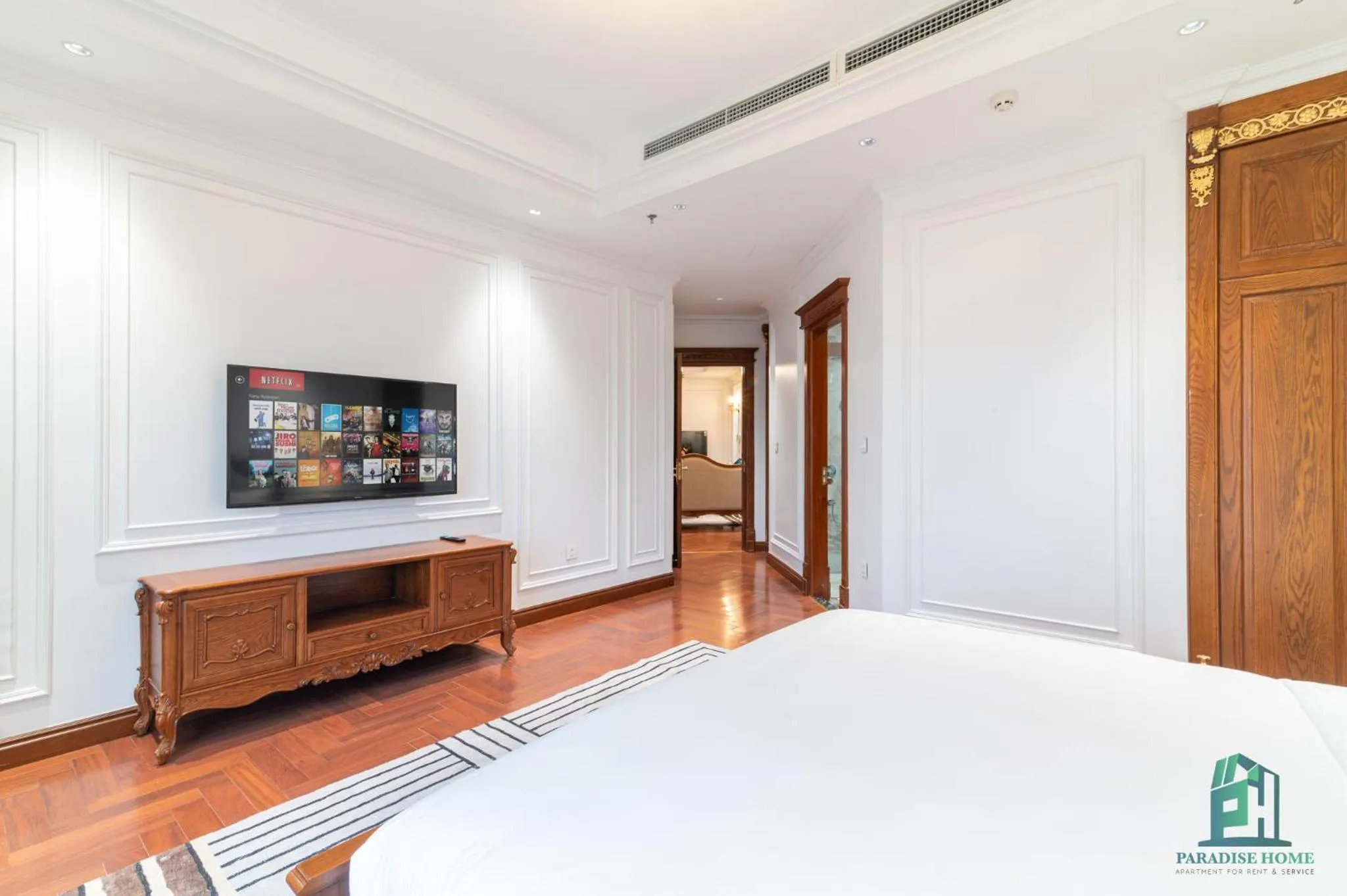 TV and multimedia, Bed in Luxe Paradise Suite Hotel Trich Sai