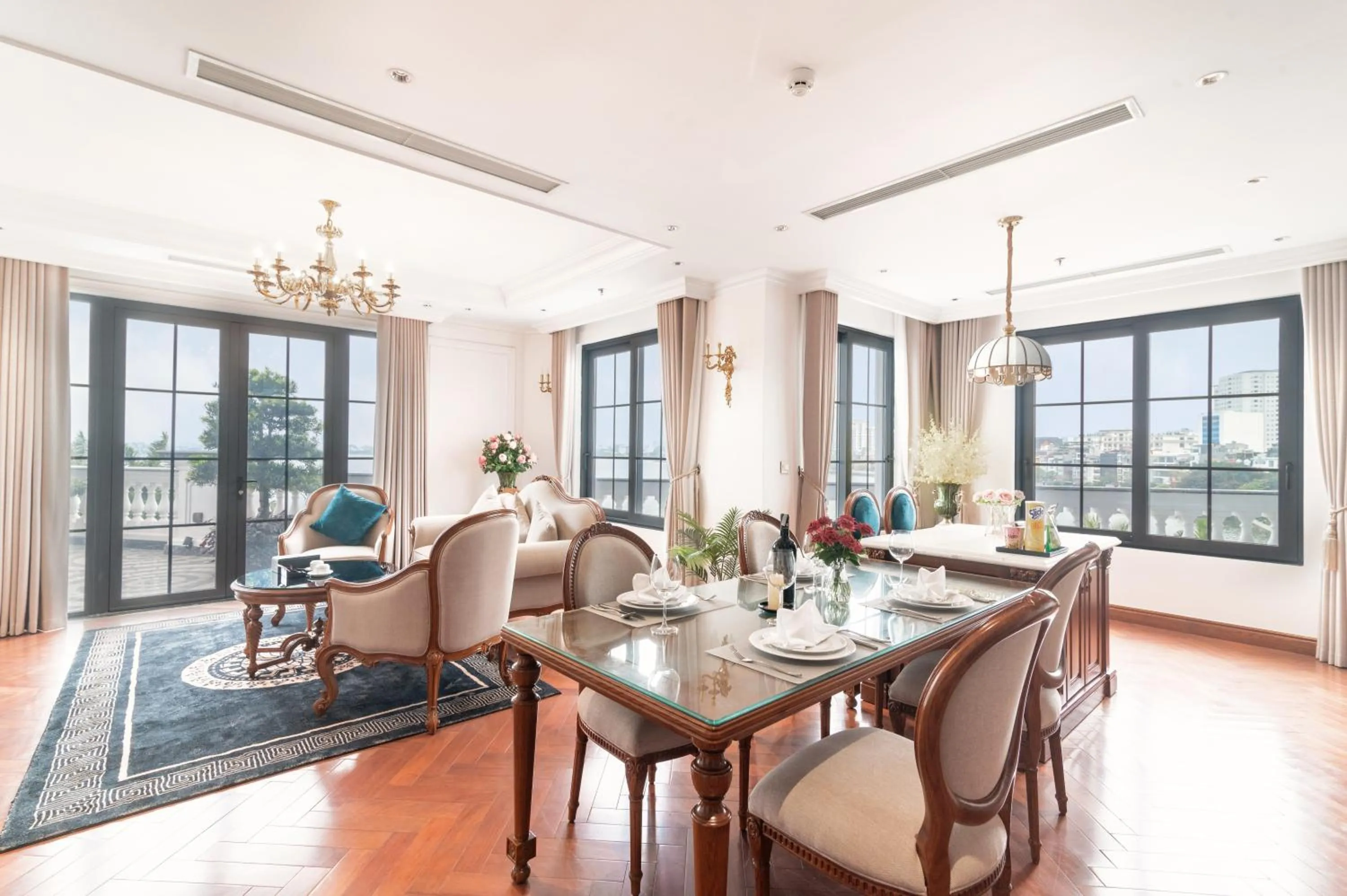 Living room in Luxe Paradise Suite Hotel Trich Sai