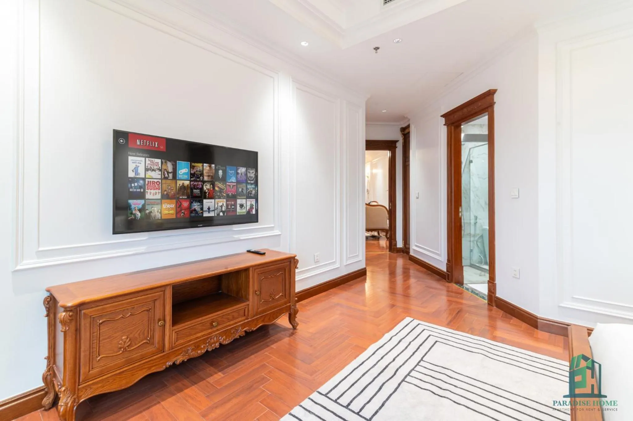 TV and multimedia in Luxe Paradise Suite Hotel Trich Sai