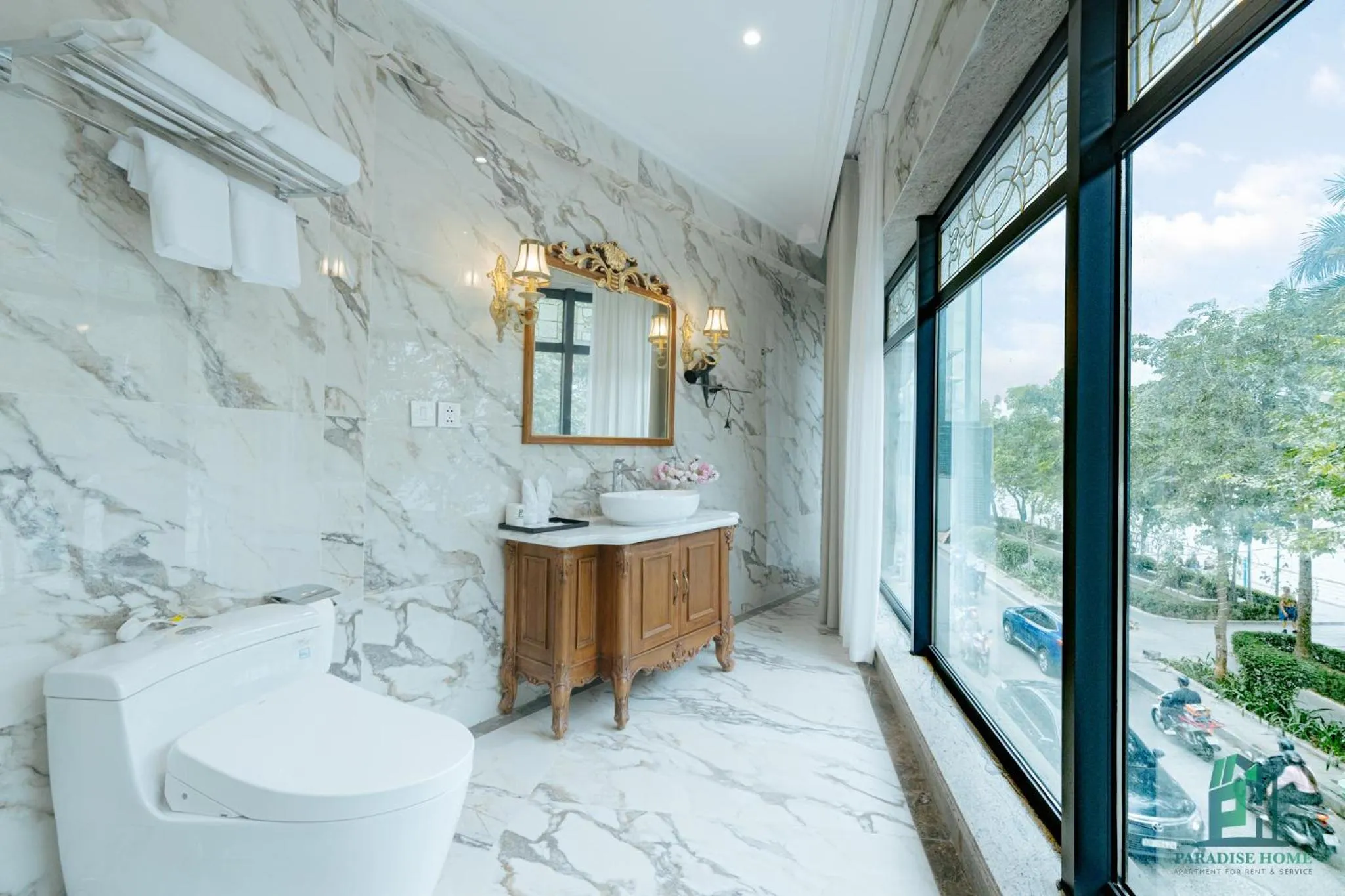 Toilet in Luxe Paradise Suite Hotel Trich Sai