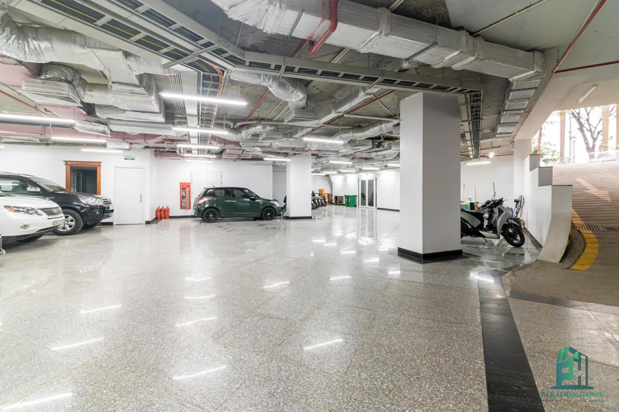 Parking in Luxe Paradise Suite Hotel Trich Sai