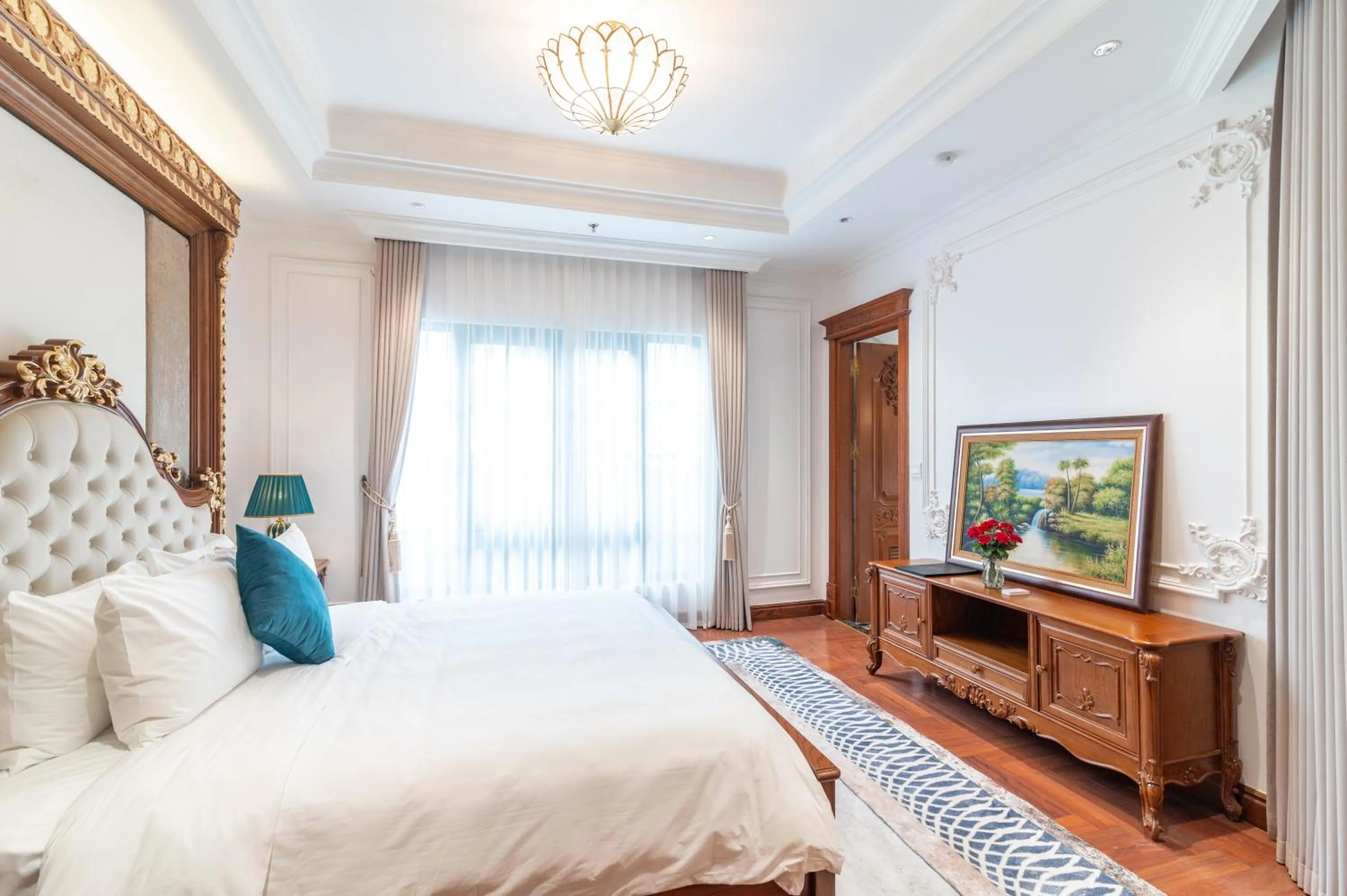 Bed in Luxe Paradise Suite Hotel Trich Sai